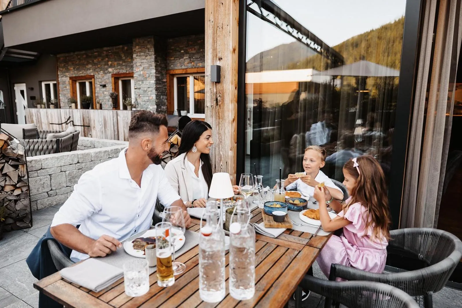 Restaurant/places to eat in Hofgut Apartment & Lifestyle Resort Wagrain