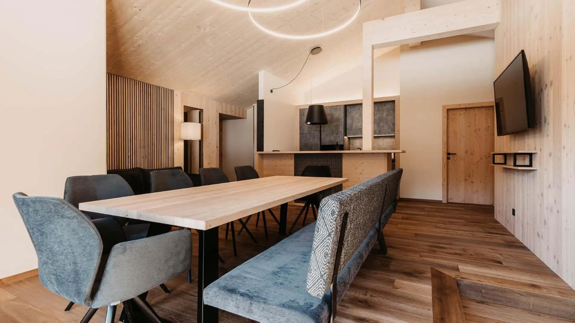 Communal lounge/ TV room in Hofgut Apartment & Lifestyle Resort Wagrain