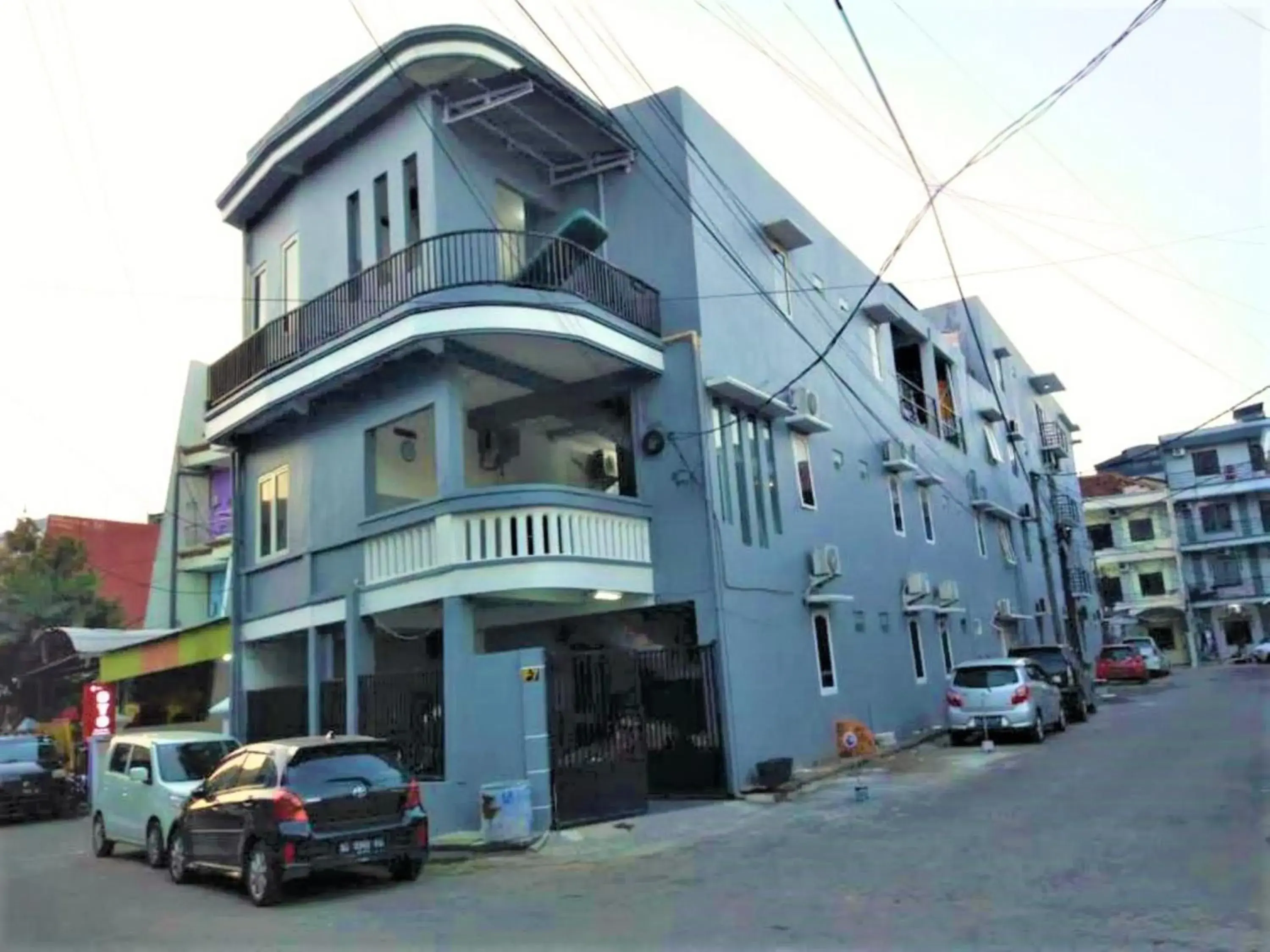 Property building in Siwalankerto F7 Property building in Siwalankerto F7