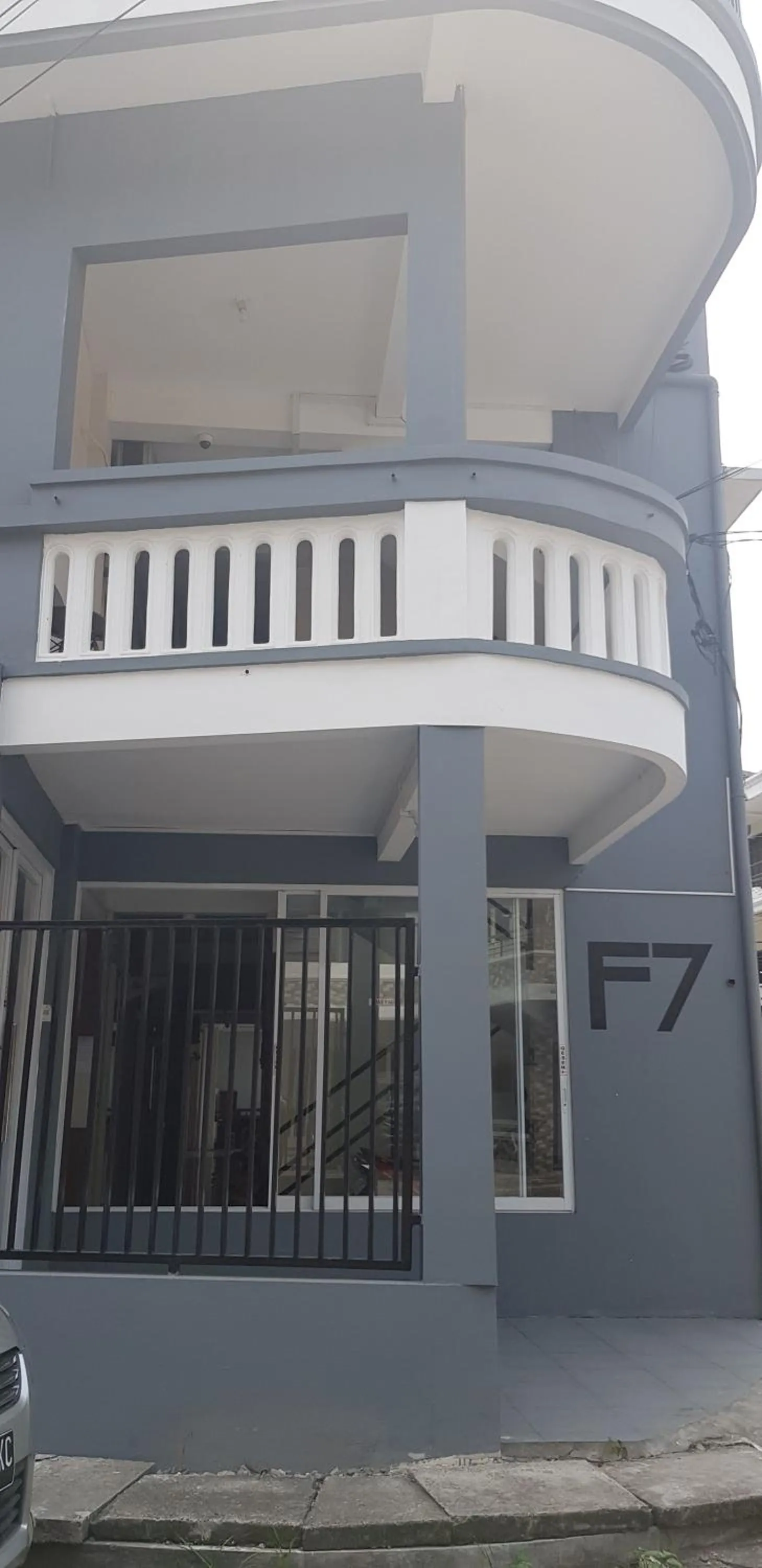 Facade/entrance in Siwalankerto F7