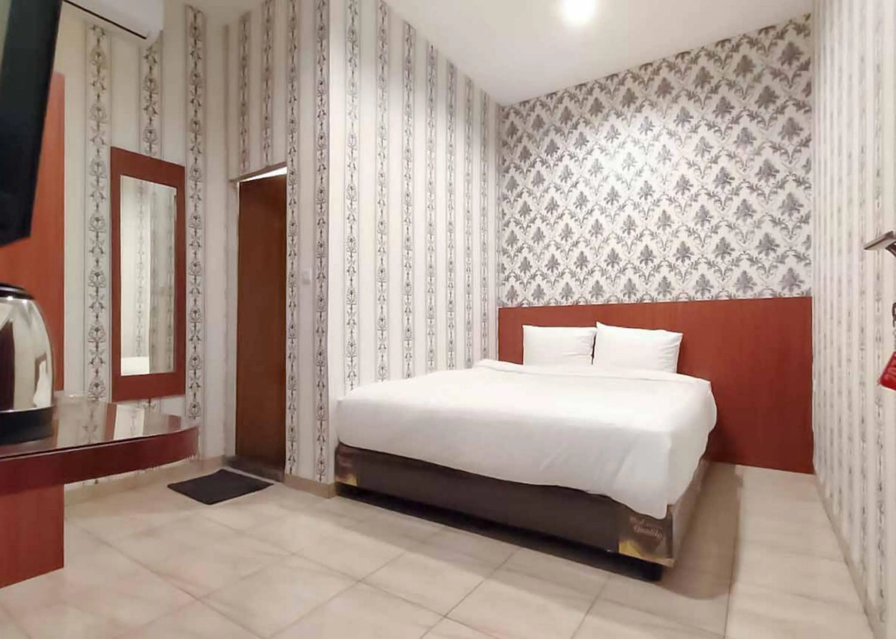 Bed in RedDoorz Plus @ Jalan Letda Sujono Medan 2