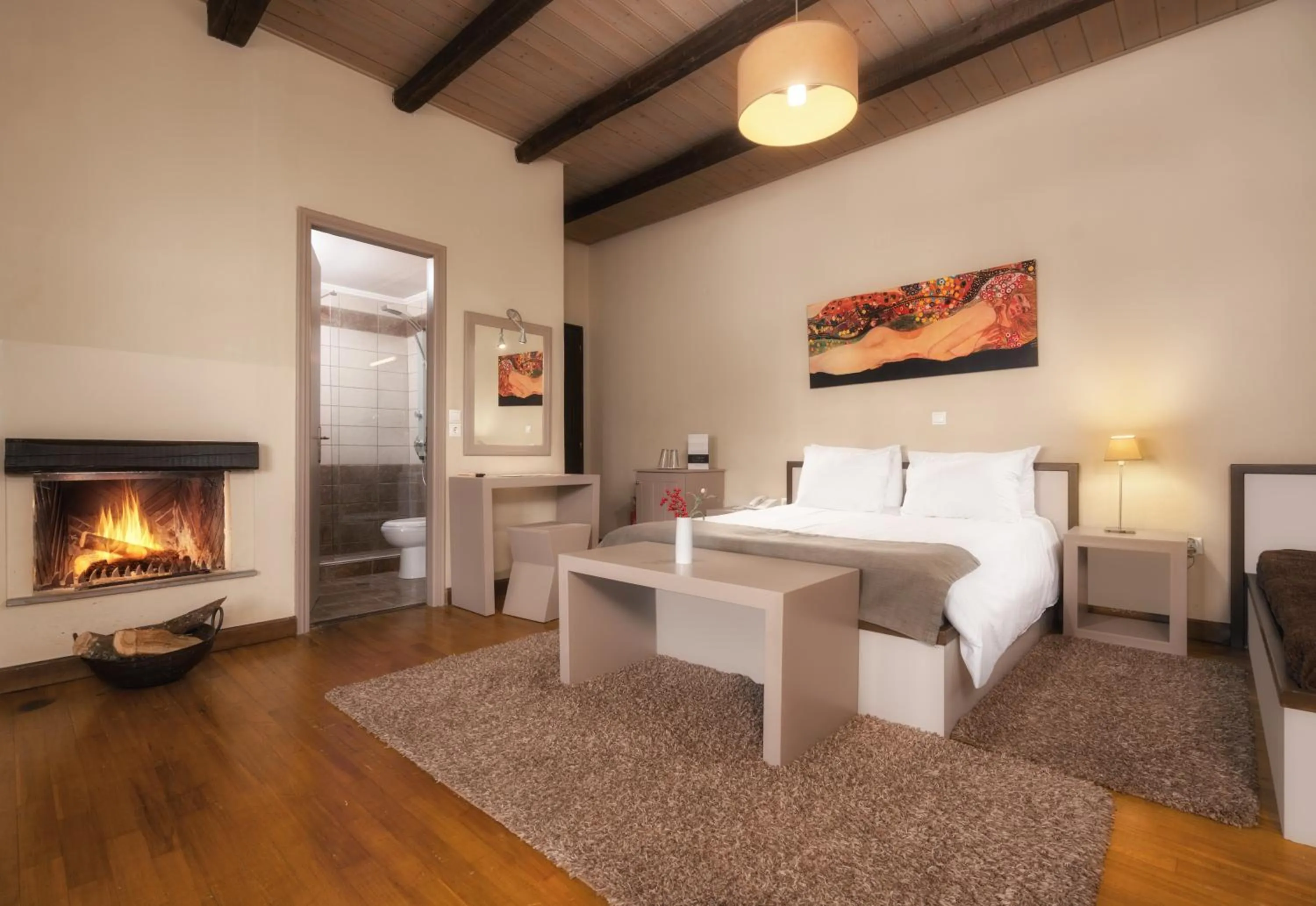 Bed in Κonitsa Gefyri hotel