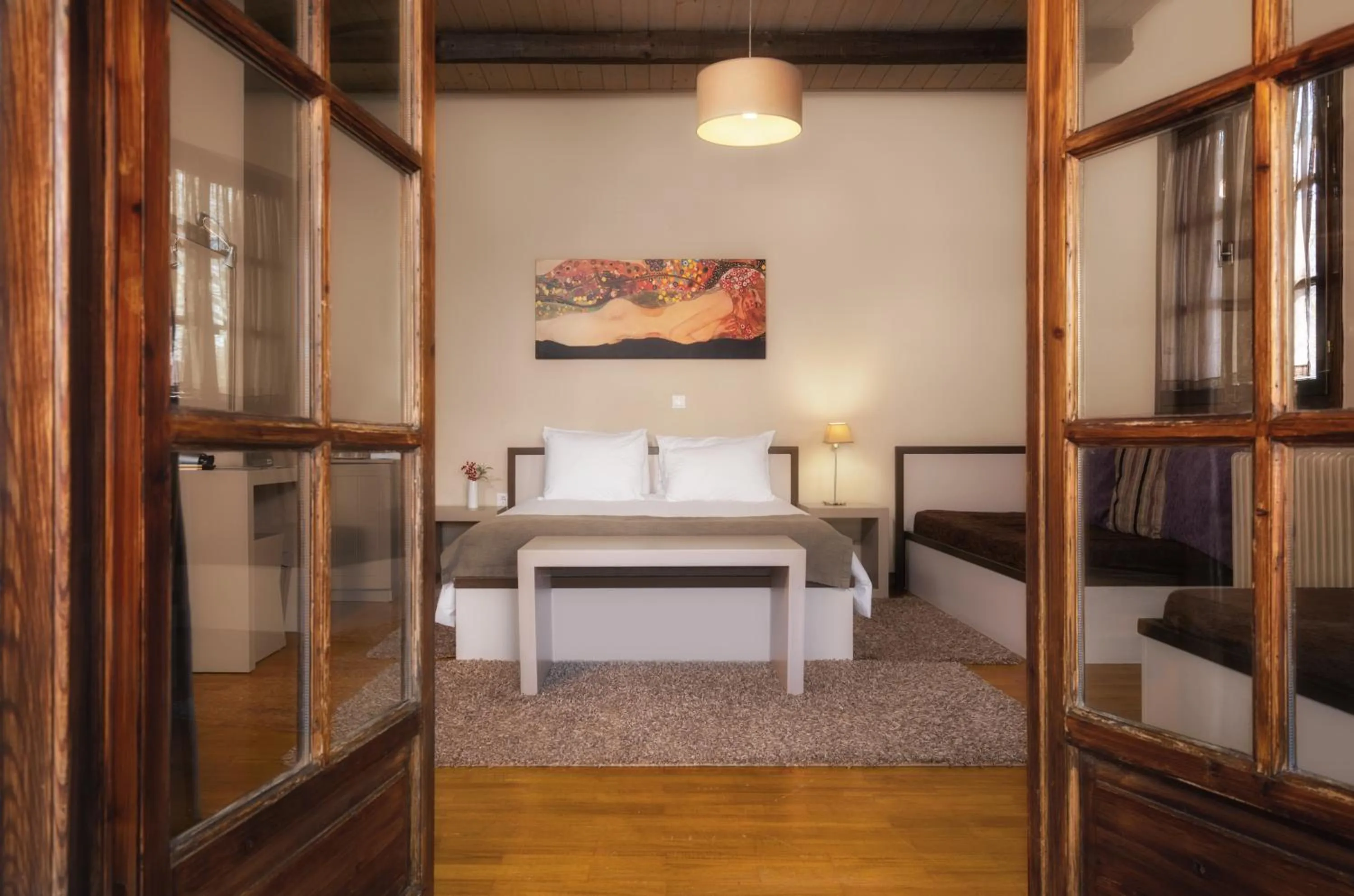 Bed in Κonitsa Gefyri hotel