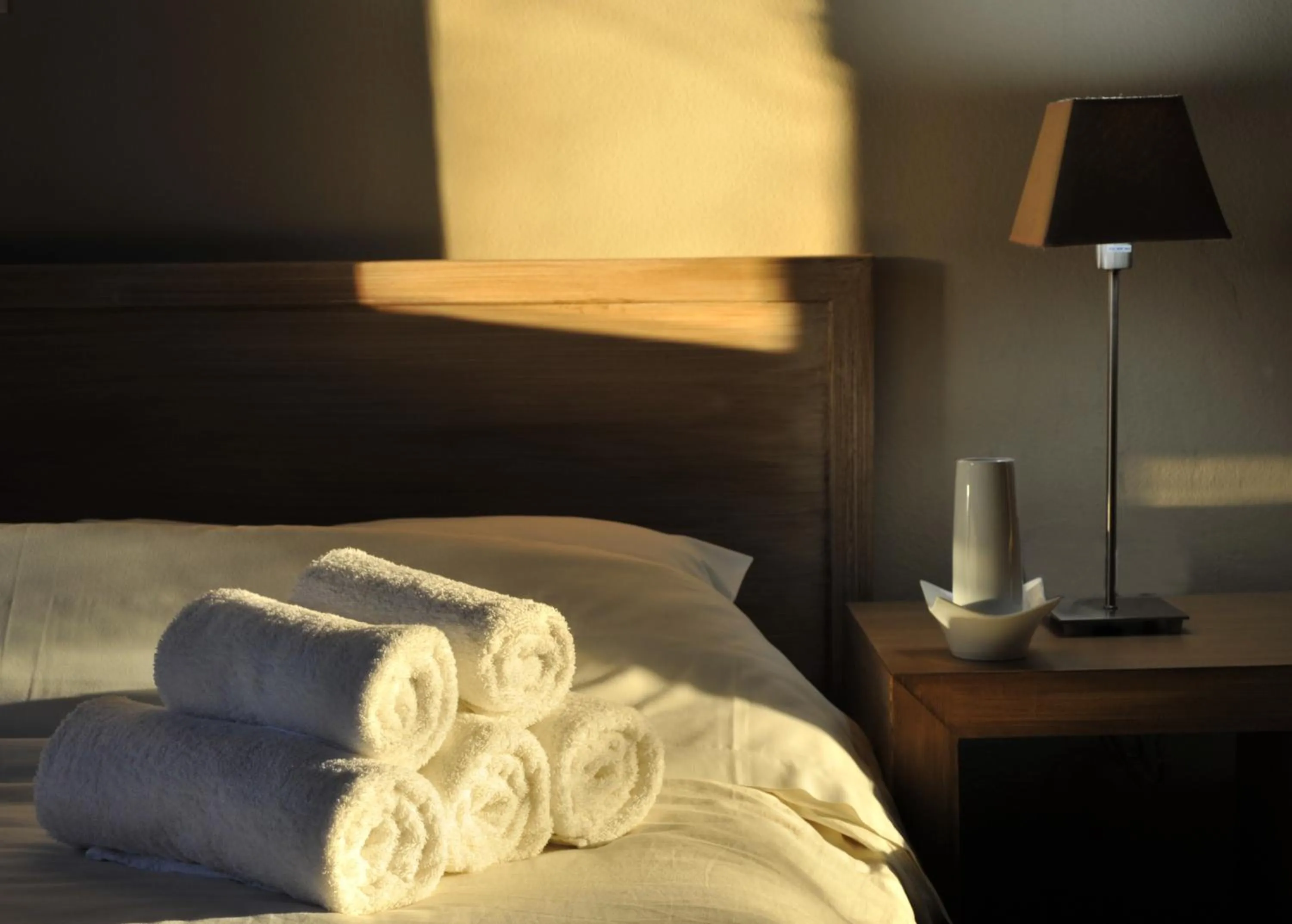 Bed in Κonitsa Gefyri hotel