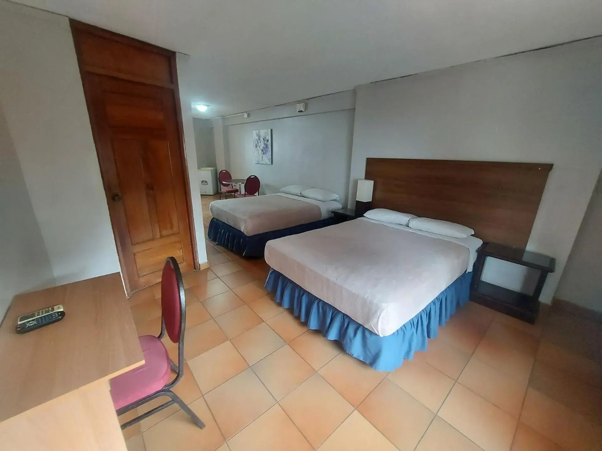 Photo of the whole room, Bed in Hotel Tower House Suites Photo of the whole room, Bed in Hotel Tower House Suites