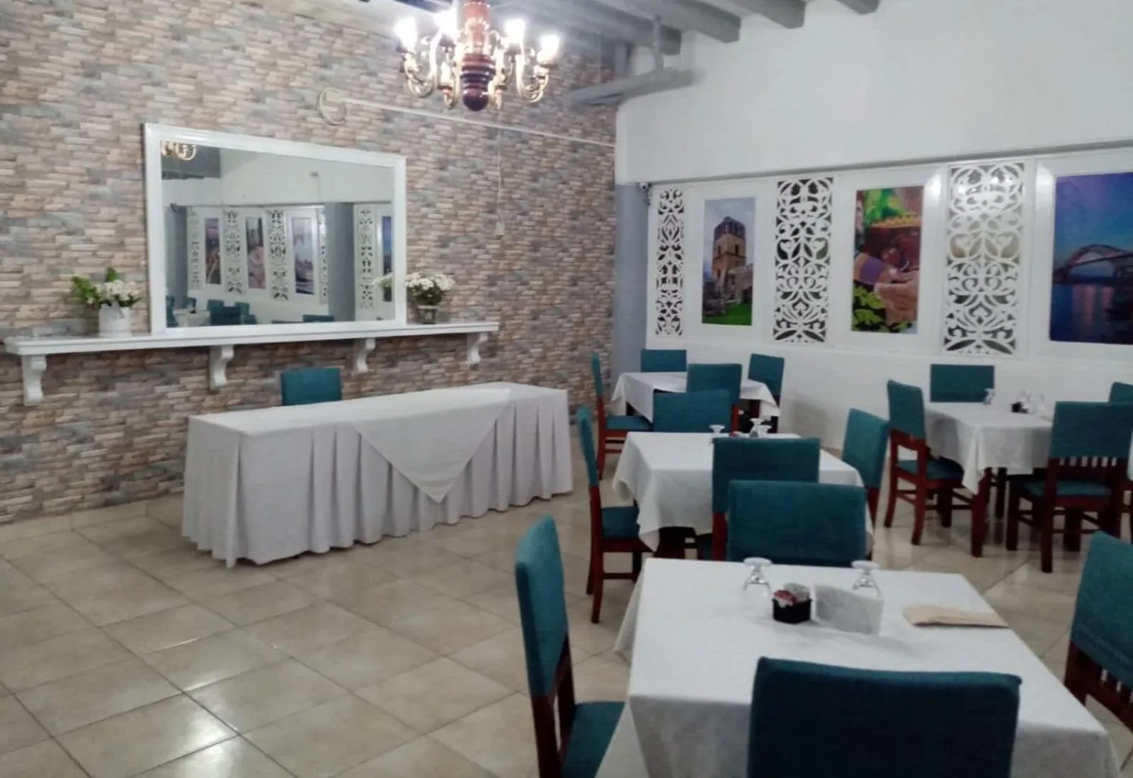 Restaurant/places to eat in Hotel Tower House Suites