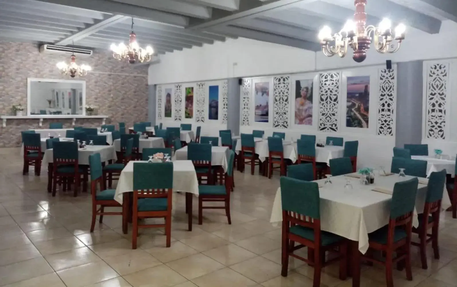 Restaurant/places to eat in Hotel Tower House Suites Restaurant/places to eat in Hotel Tower House Suites