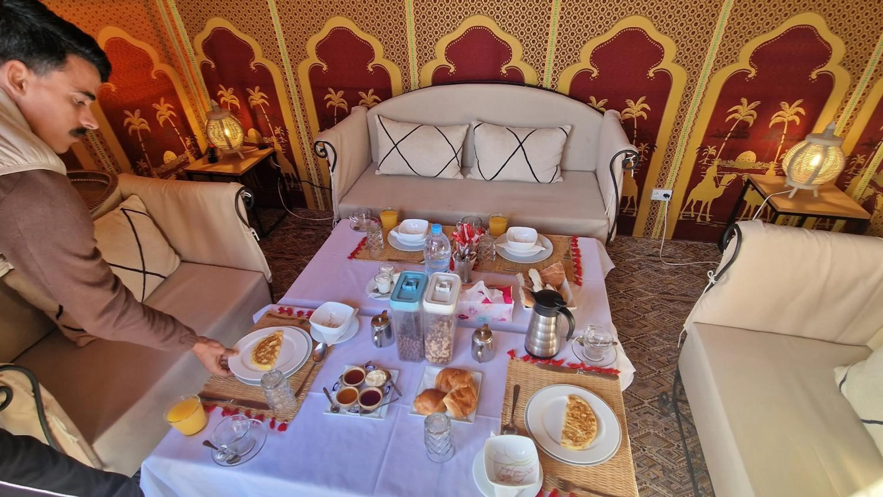 Breakfast in Nkhila Lodge