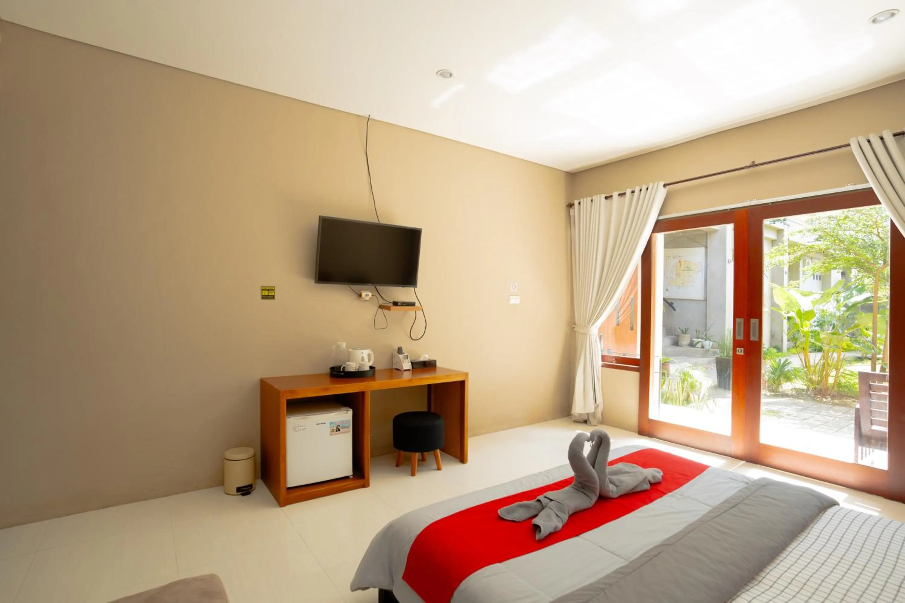 Bedroom, Bed in RedDoorz Syariah near Lombok Epicentrum Mall