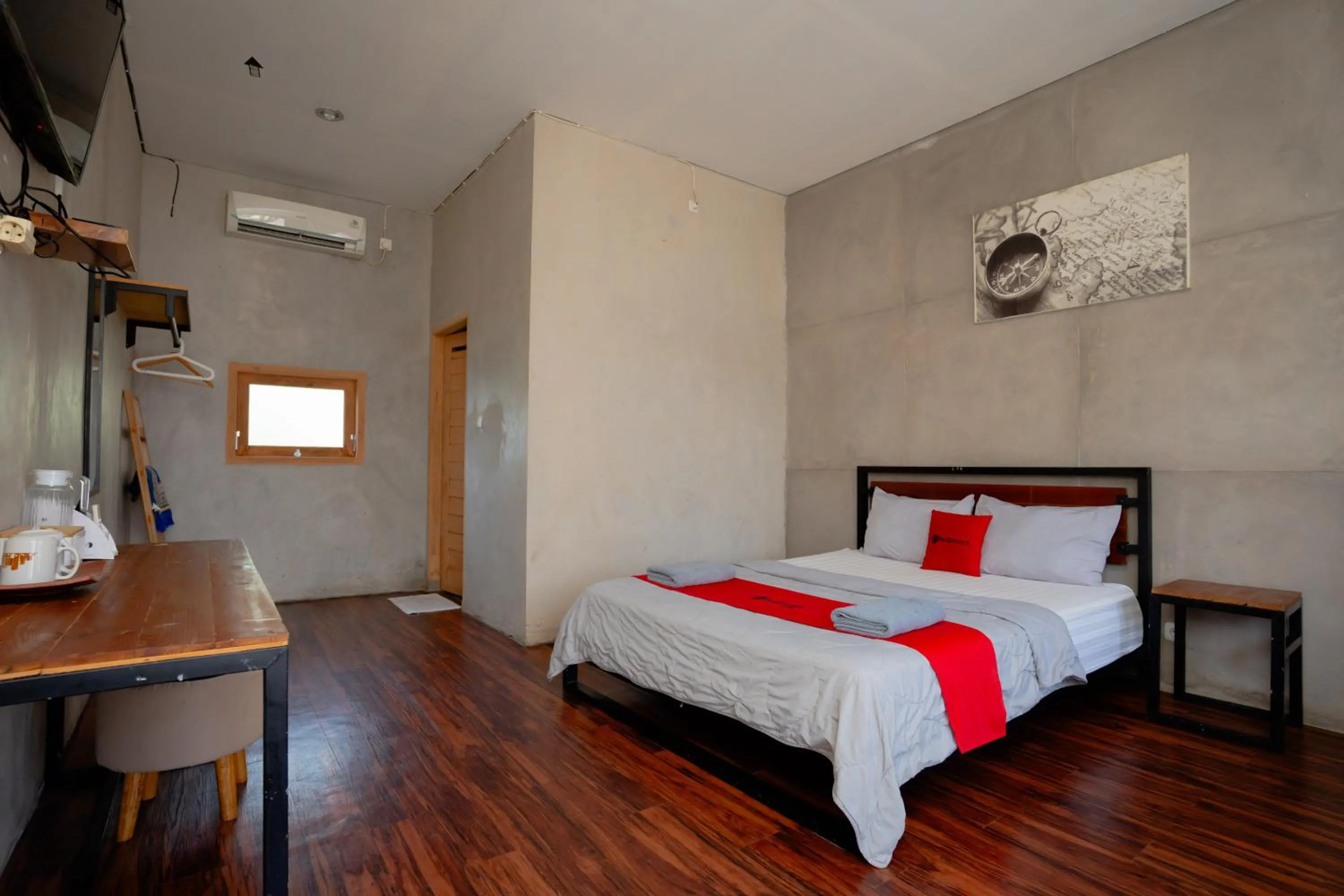 Bedroom, Bed in RedDoorz Syariah near Lombok Epicentrum Mall