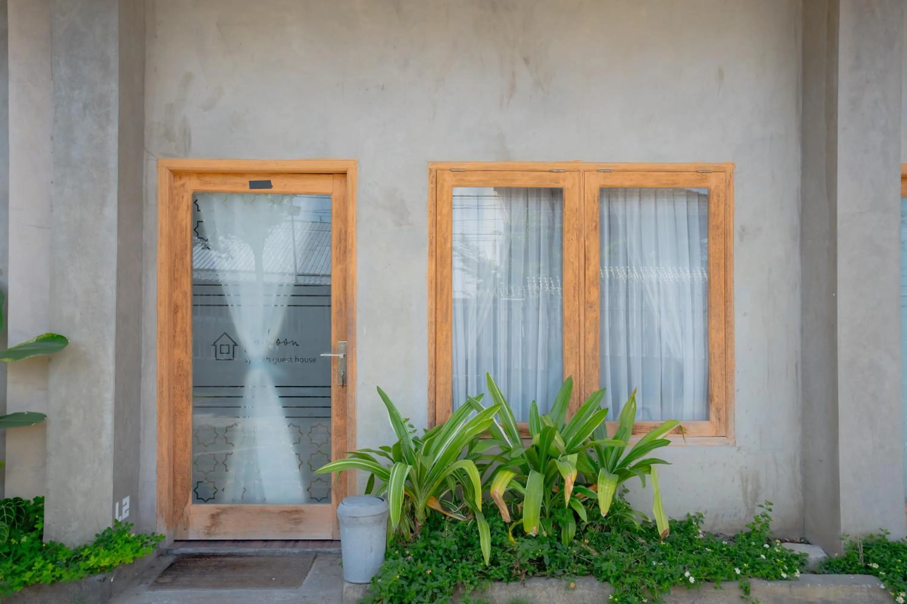 Garden view in RedDoorz Syariah near Lombok Epicentrum Mall
