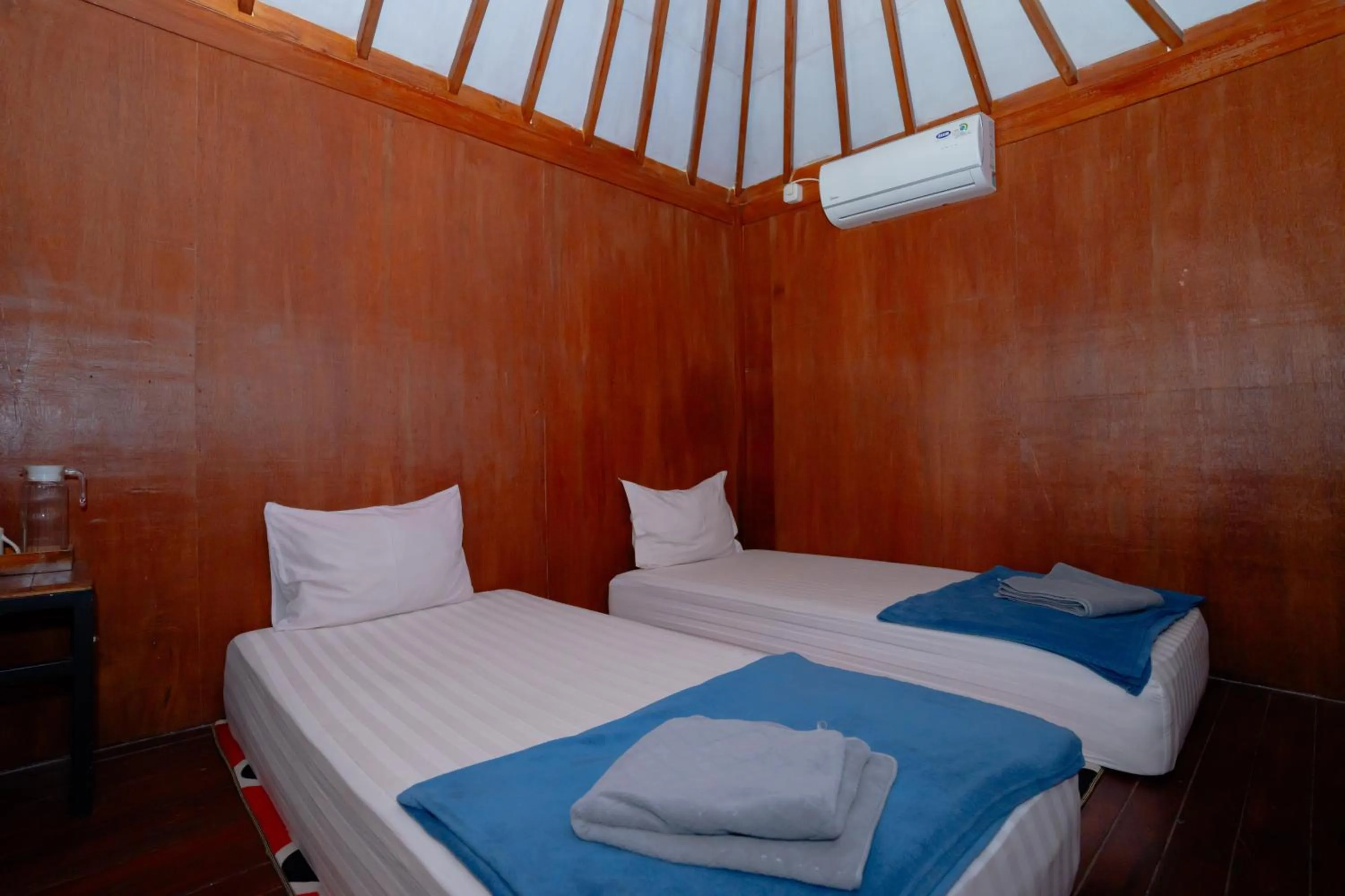 Bedroom, Bed in RedDoorz Syariah near Lombok Epicentrum Mall