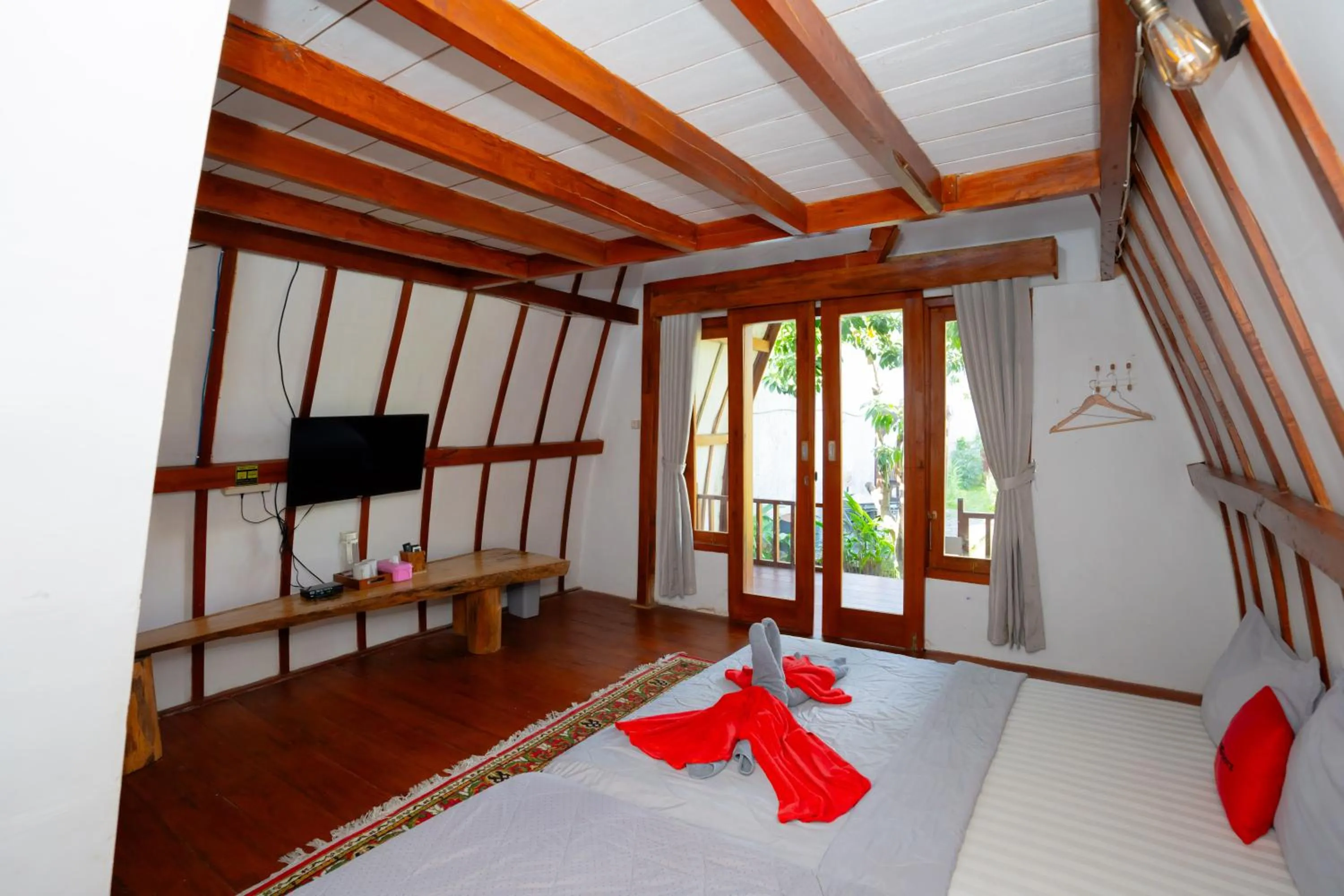 Bedroom, Bed in RedDoorz Syariah near Lombok Epicentrum Mall