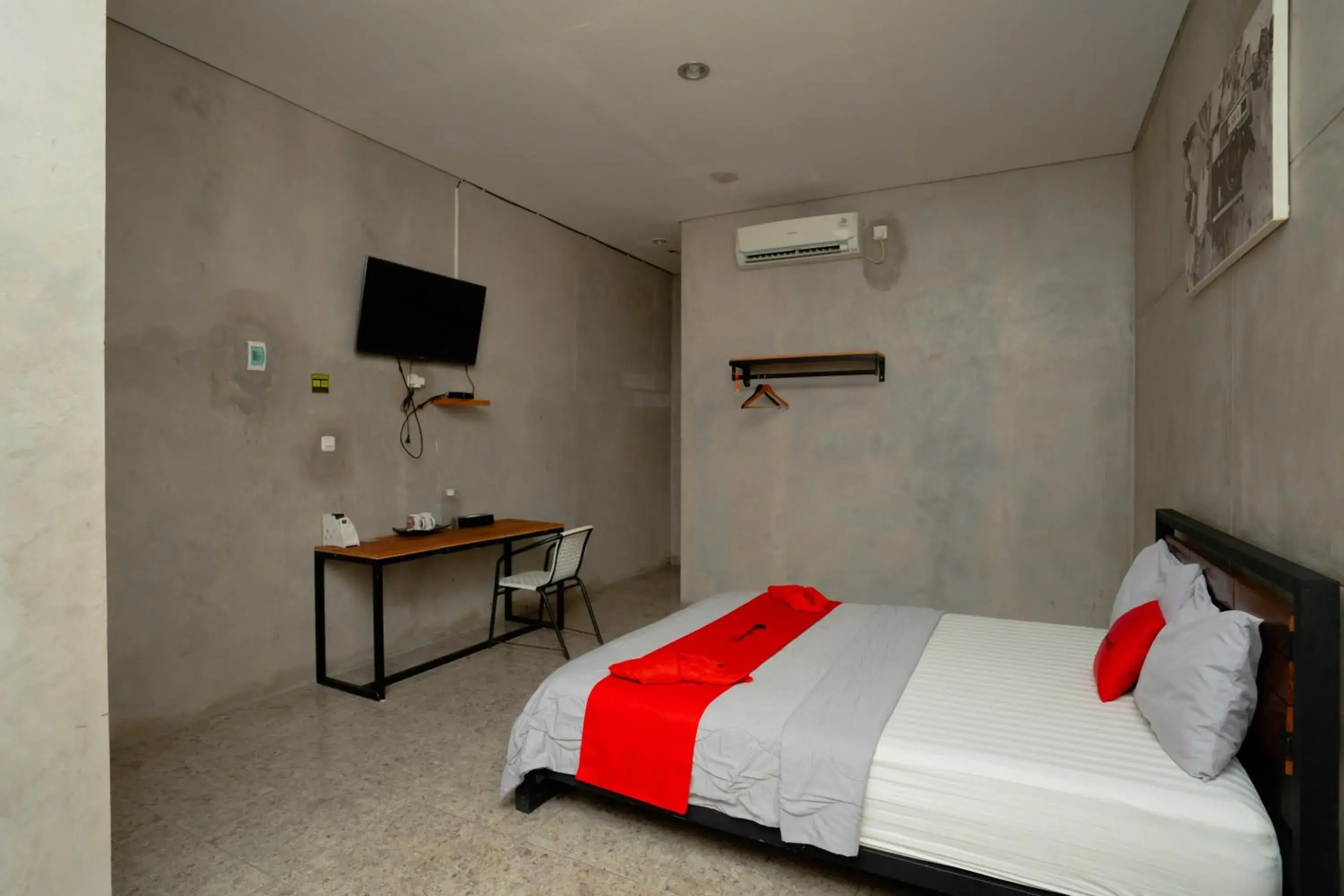 Bedroom, Bed in RedDoorz Syariah near Lombok Epicentrum Mall Bedroom, Bed in RedDoorz Syariah near Lombok Epicentrum Mall