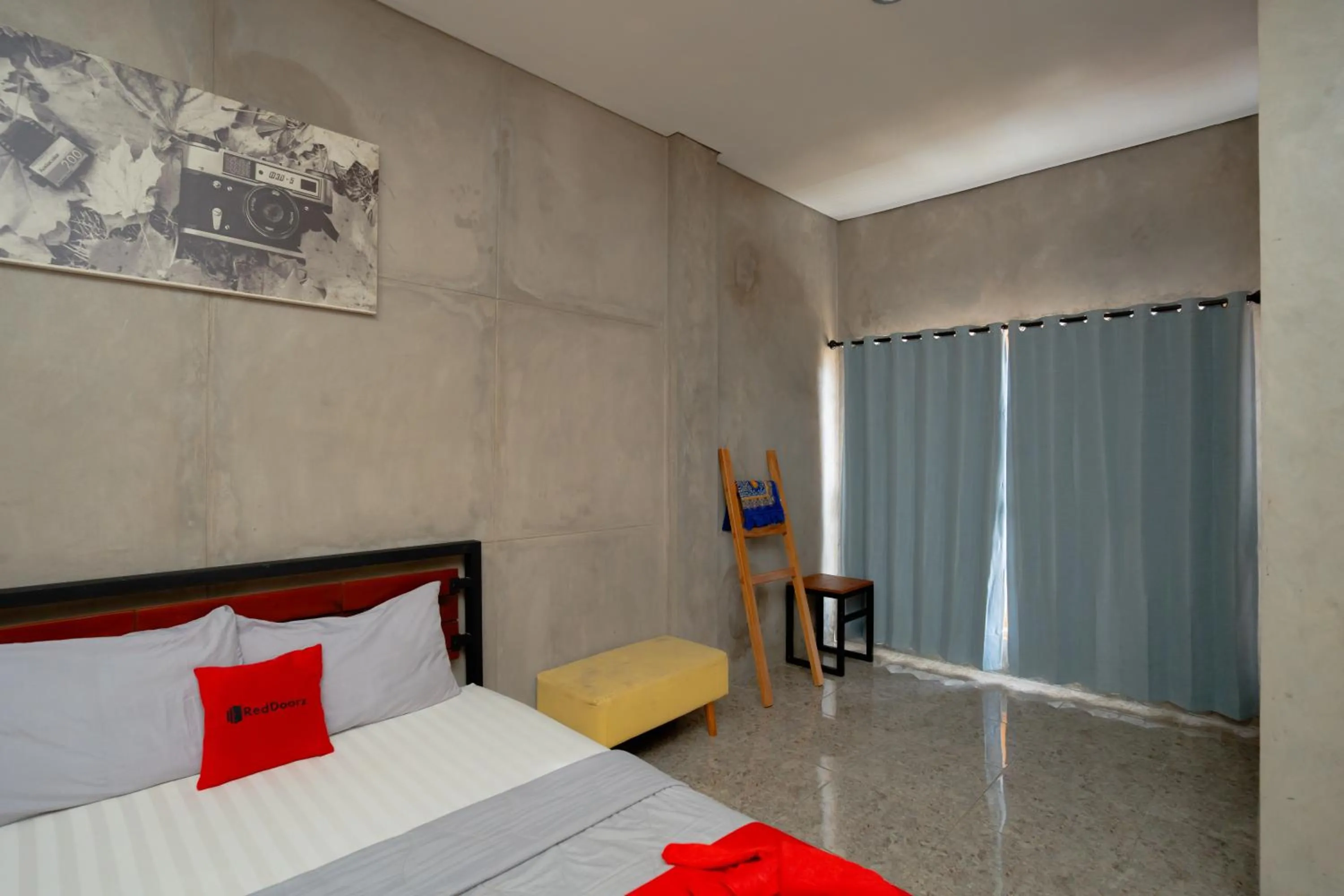 Bedroom, Bed in RedDoorz Syariah near Lombok Epicentrum Mall