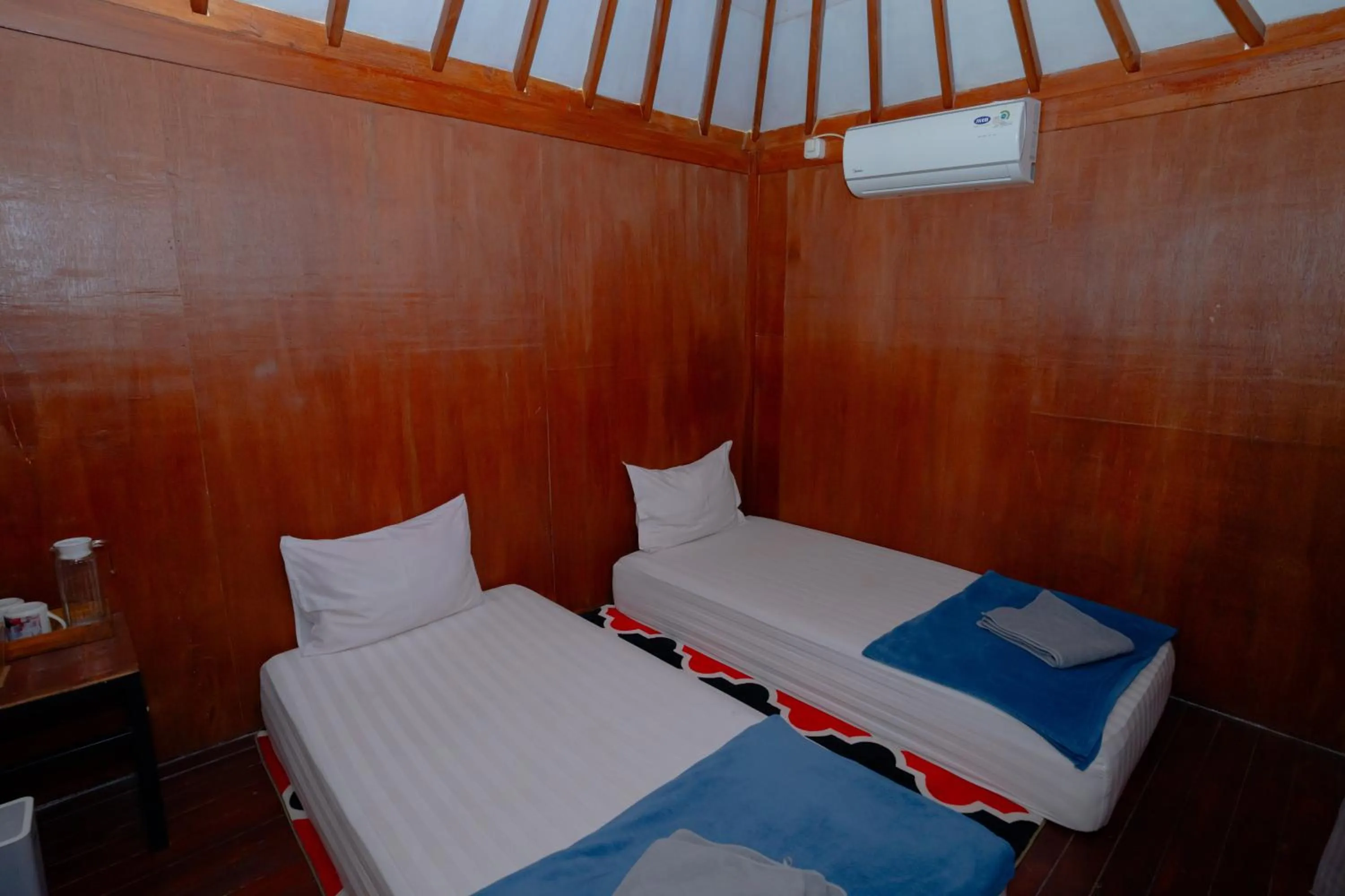 Bedroom, Bed in RedDoorz Syariah near Lombok Epicentrum Mall