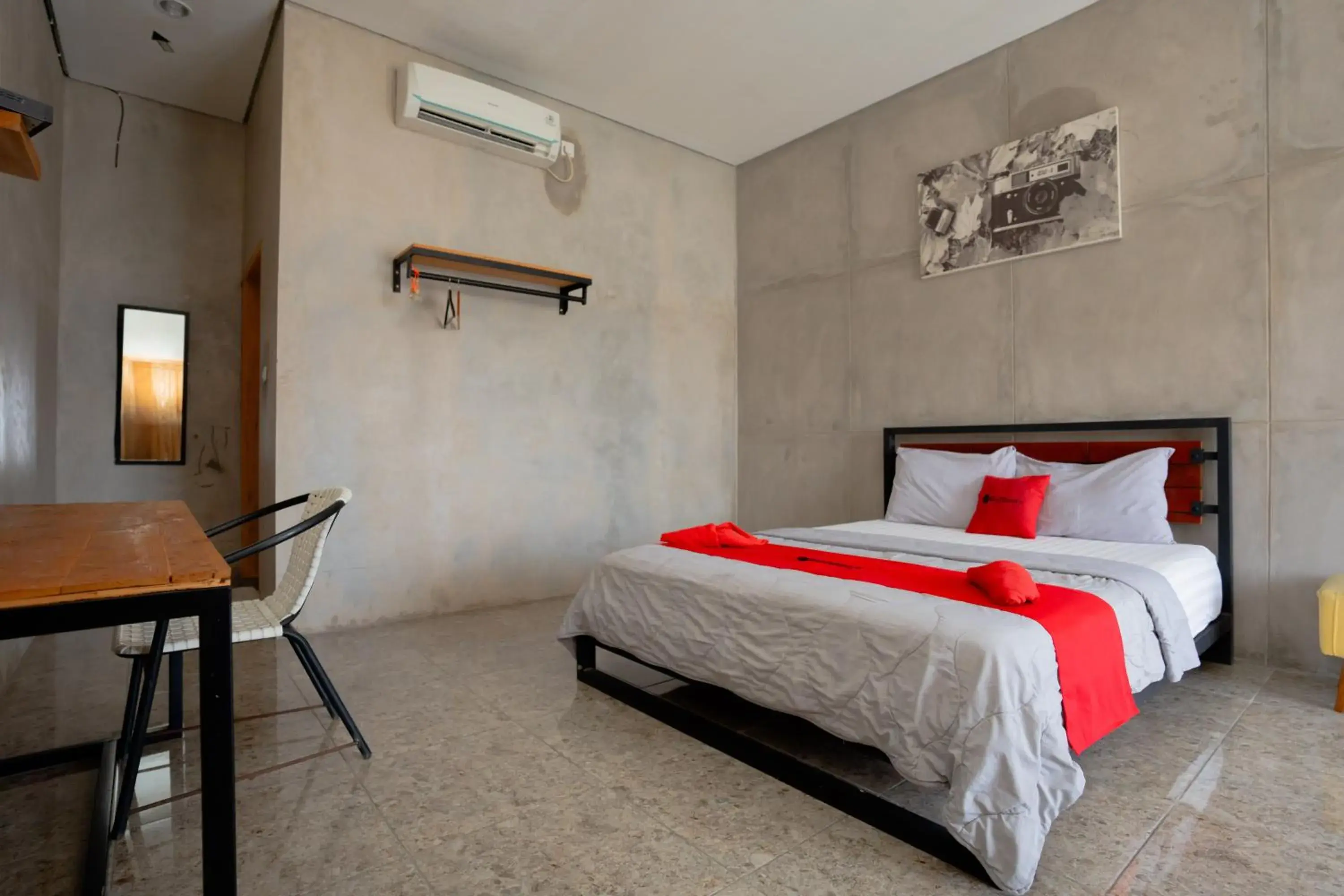 Double Room in RedDoorz Syariah near Lombok Epicentrum Mall Double Room in RedDoorz Syariah near Lombok Epicentrum Mall