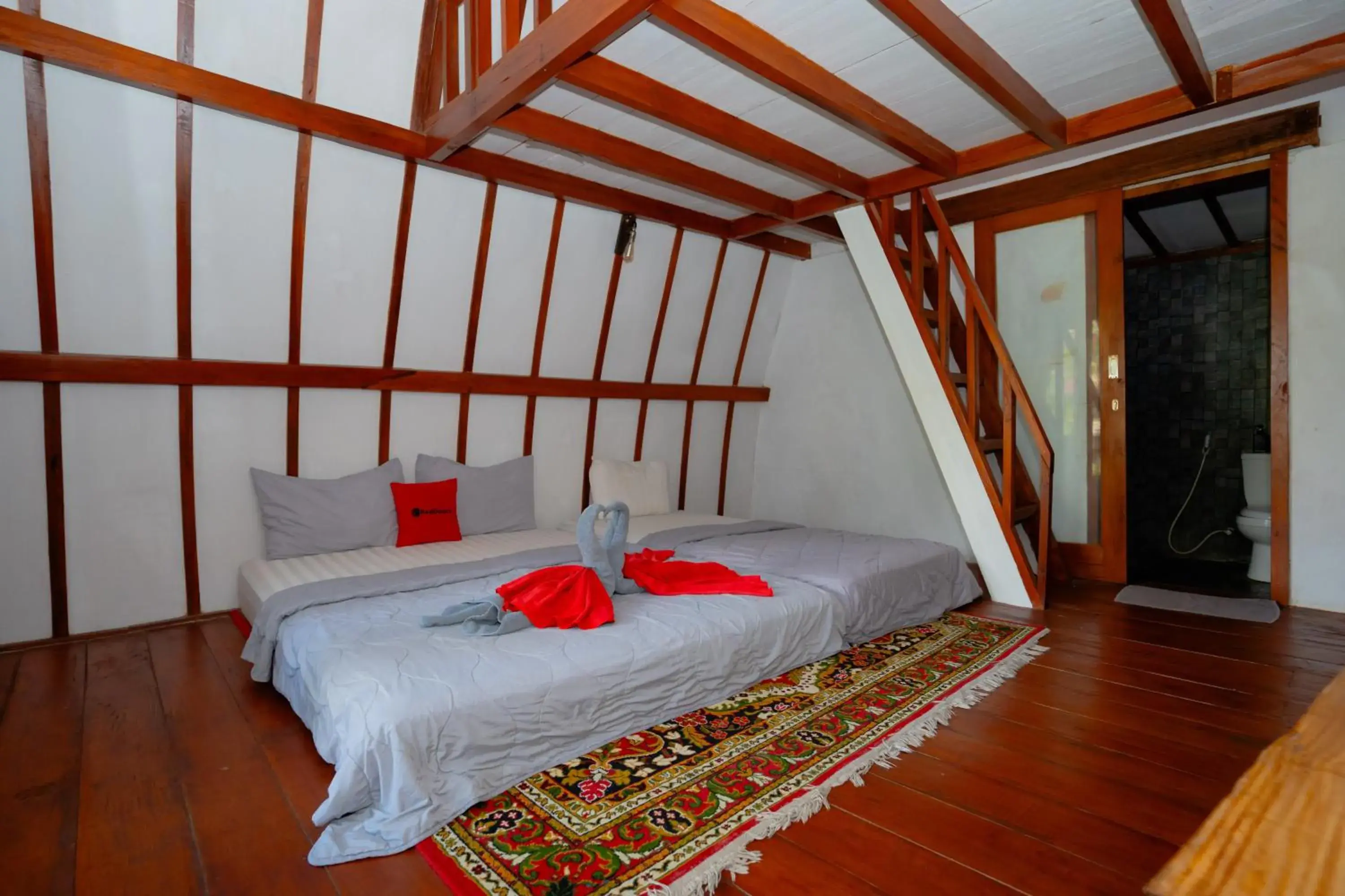 Family Double Room in RedDoorz Syariah near Lombok Epicentrum Mall Family Double Room in RedDoorz Syariah near Lombok Epicentrum Mall