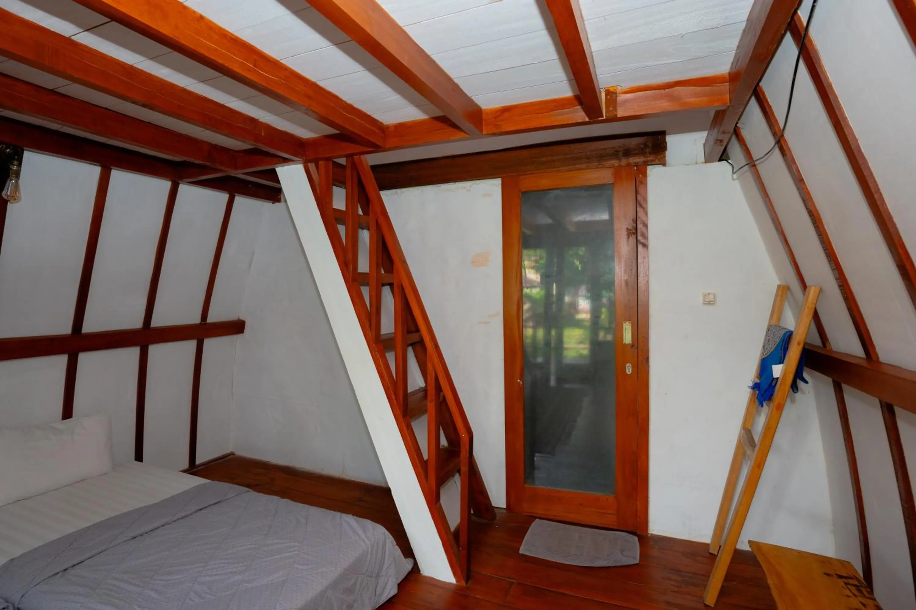 Bedroom, Bed in RedDoorz Syariah near Lombok Epicentrum Mall