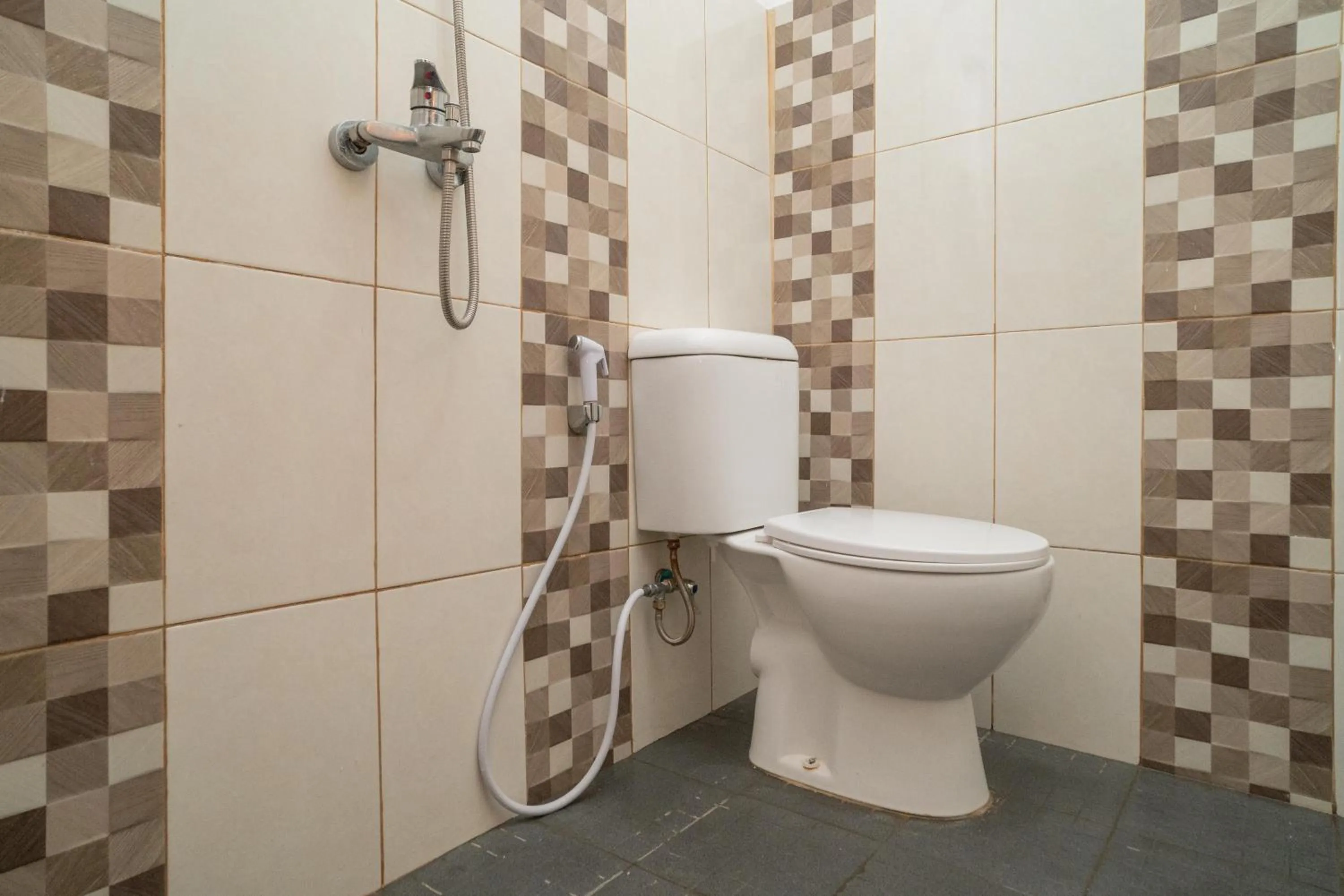 RedDoorz Syariah near Kota Cinema Mall Jatiasih