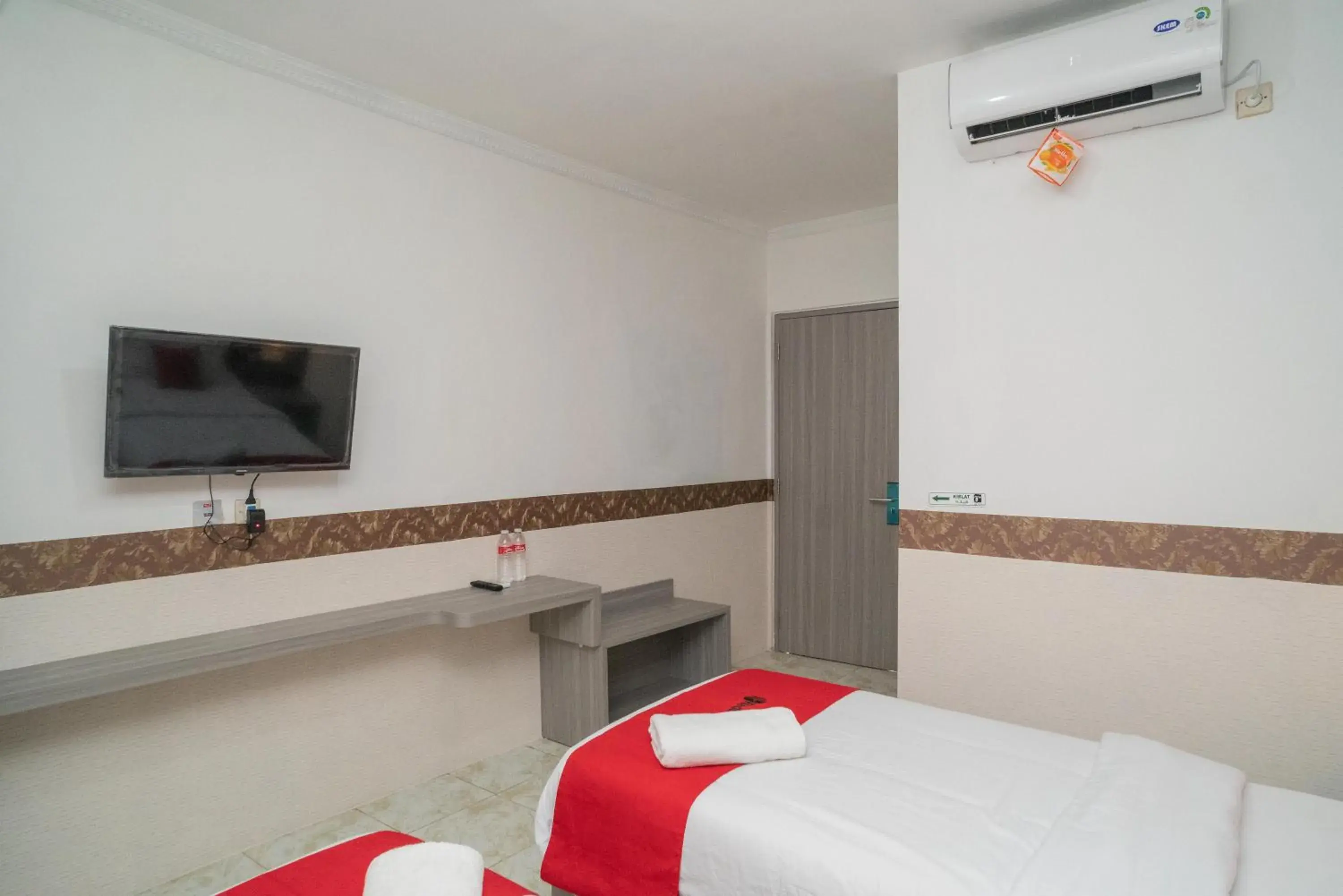 Bed in RedDoorz Syariah near Kota Cinema Mall Jatiasih Bed in RedDoorz Syariah near Kota Cinema Mall Jatiasih