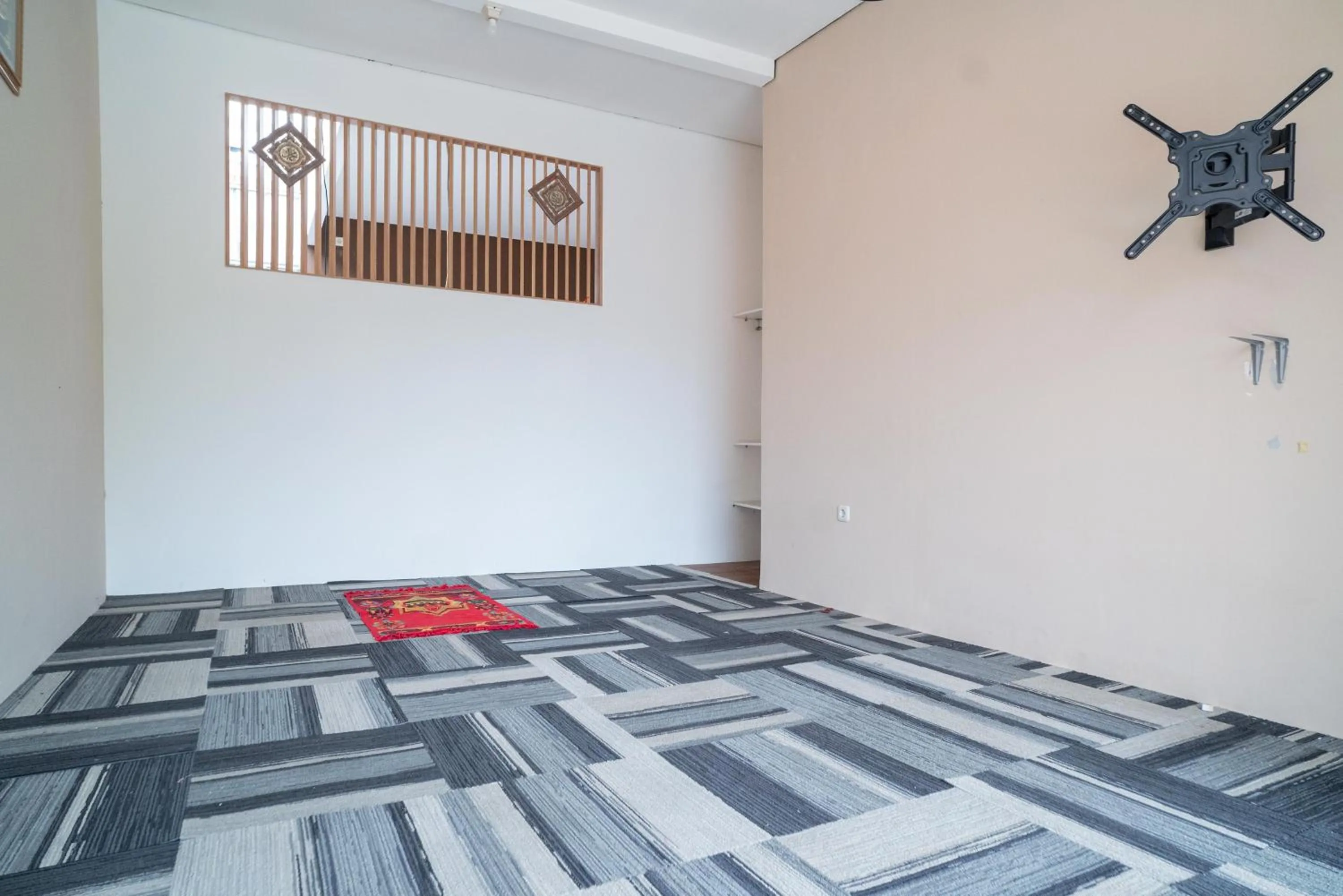 Bed in RedDoorz Syariah near Kota Cinema Mall Jatiasih