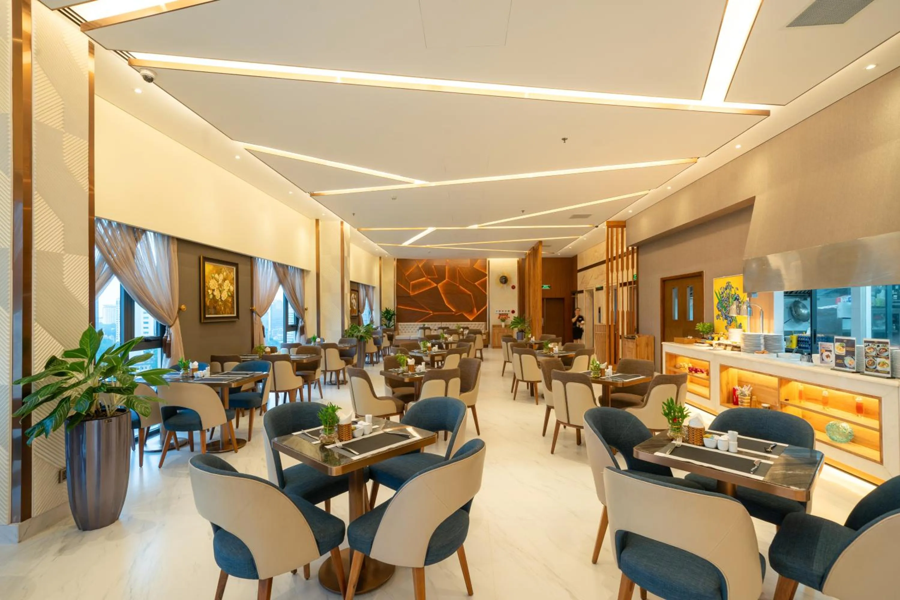 Restaurant/places to eat in Northern Charm Hotel