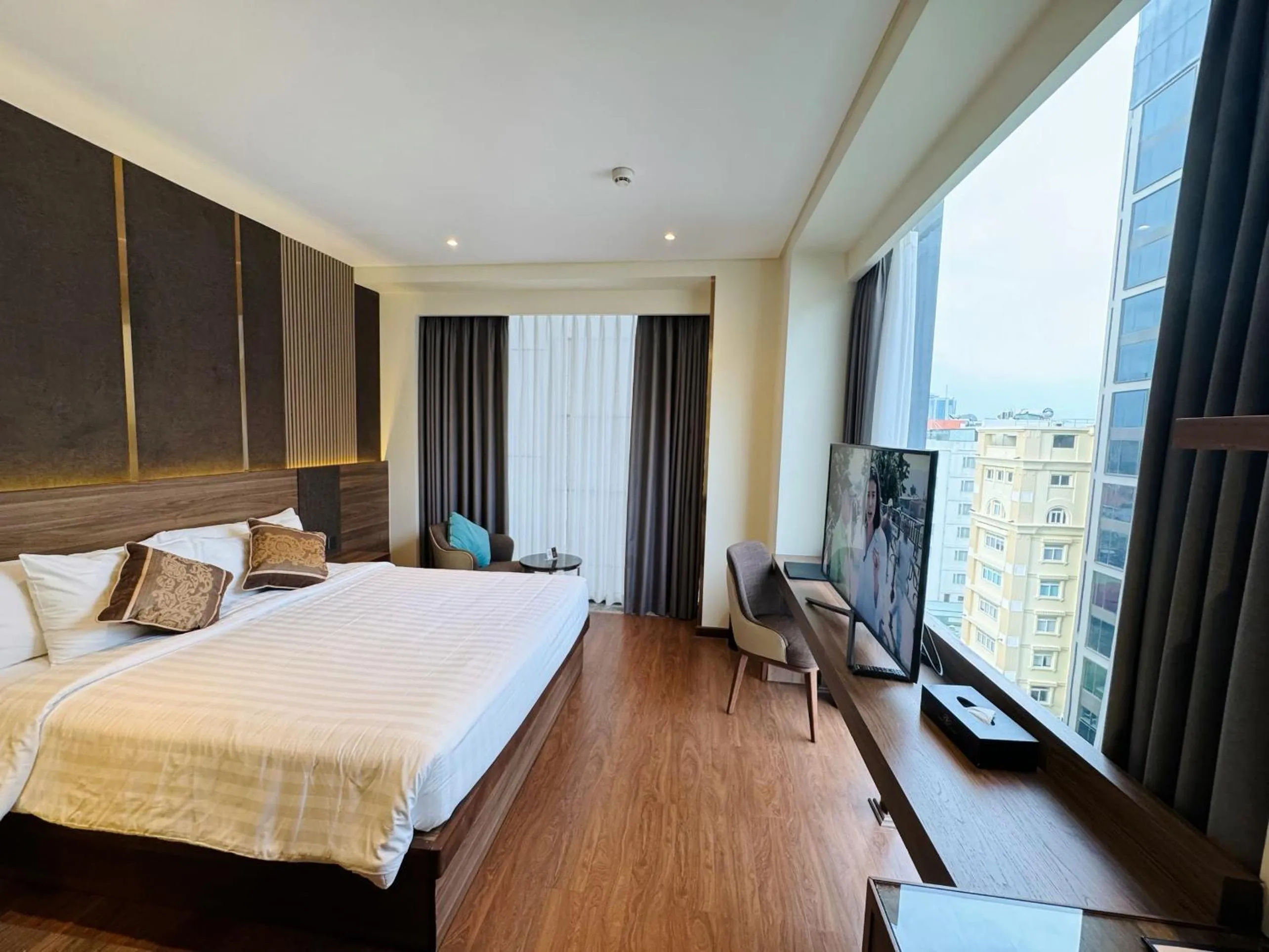 View (from property/room), Bed in Northern Charm Hotel