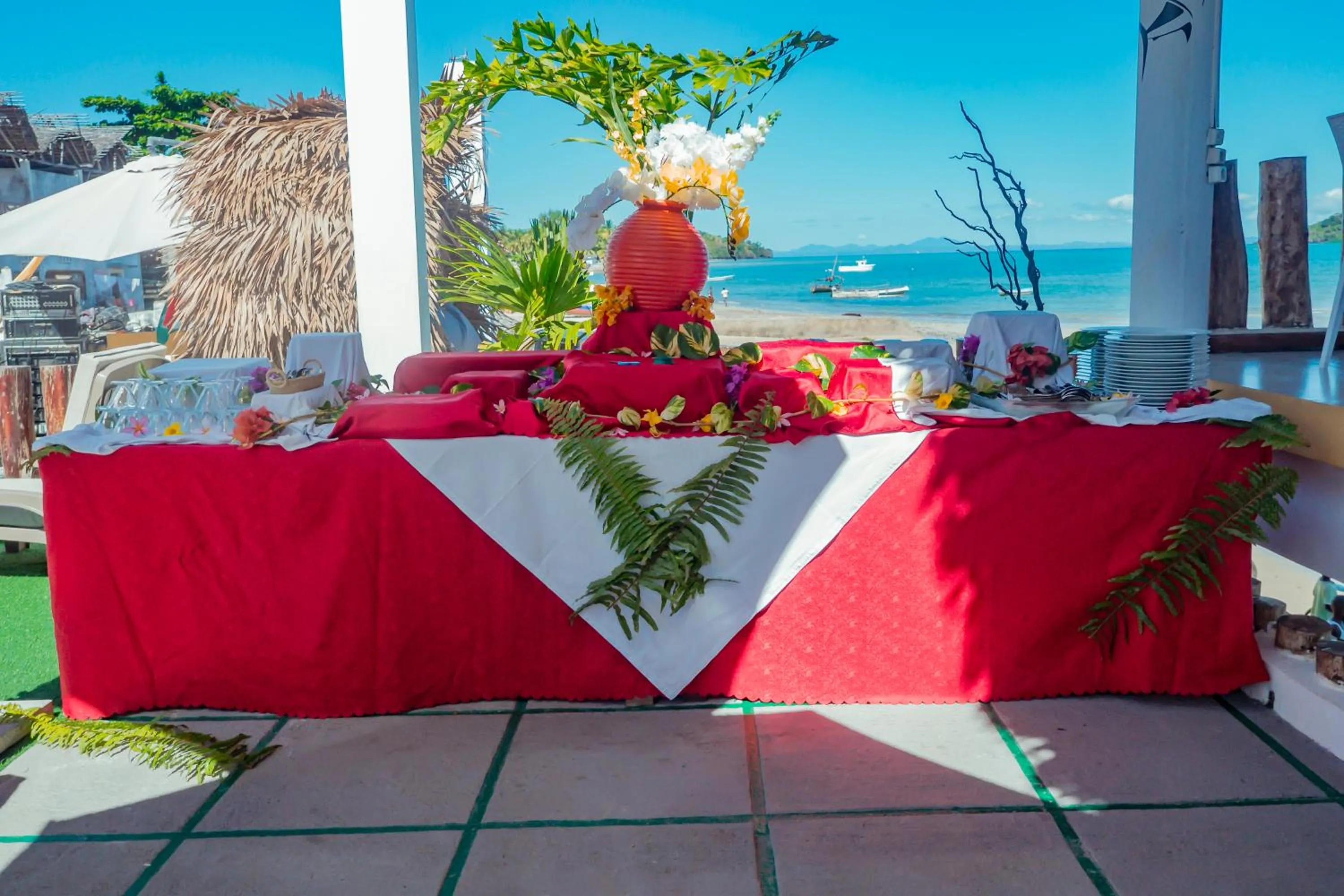 Restaurant/places to eat in La Fourmi Hotel