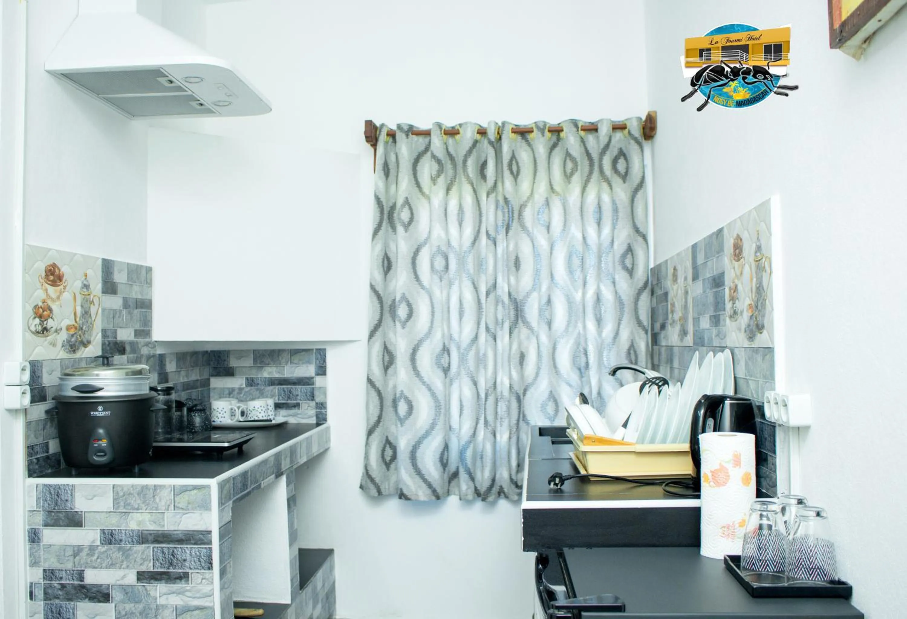 Kitchen or kitchenette in La Fourmi Hotel