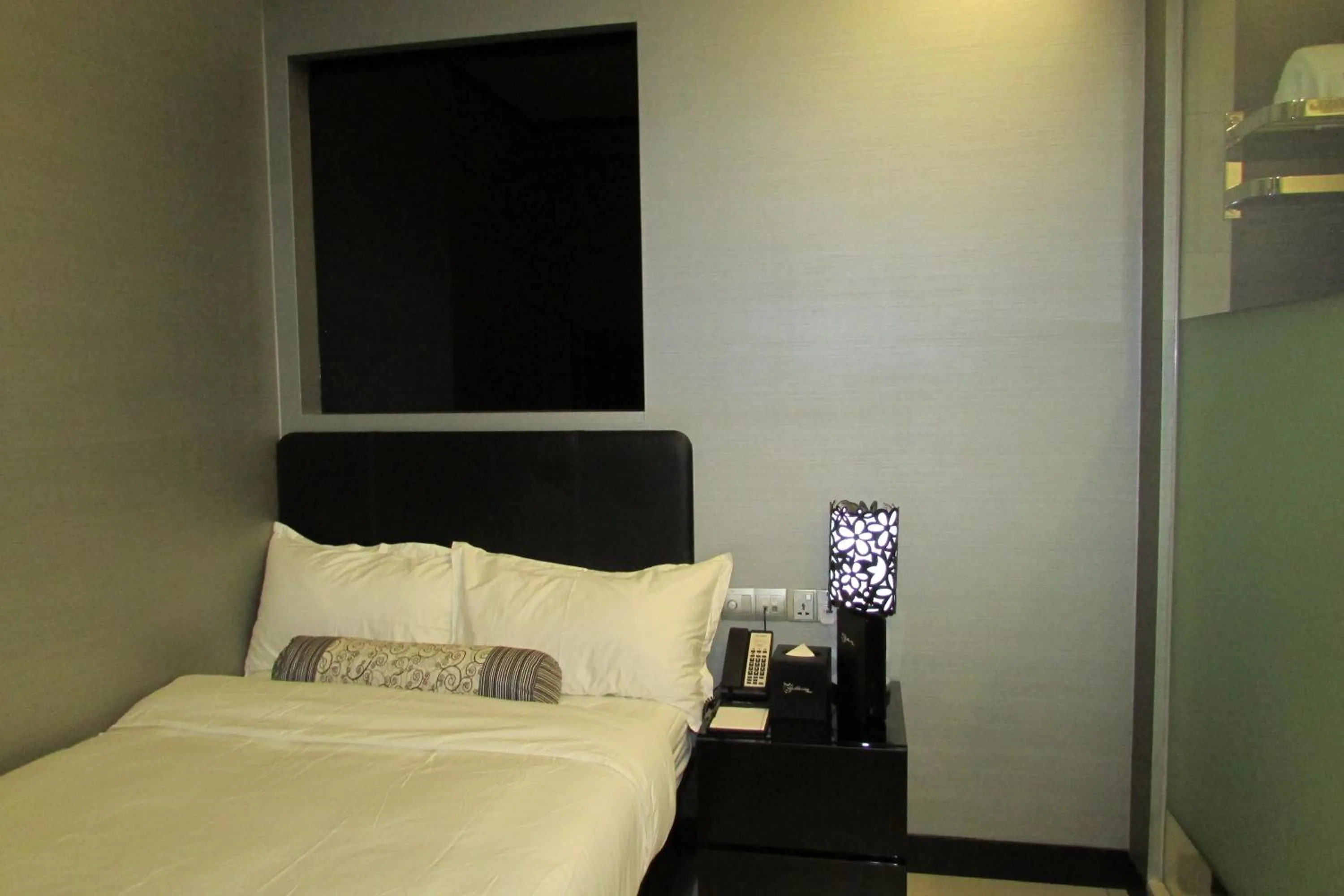 Bed in The Southbridge Hotel