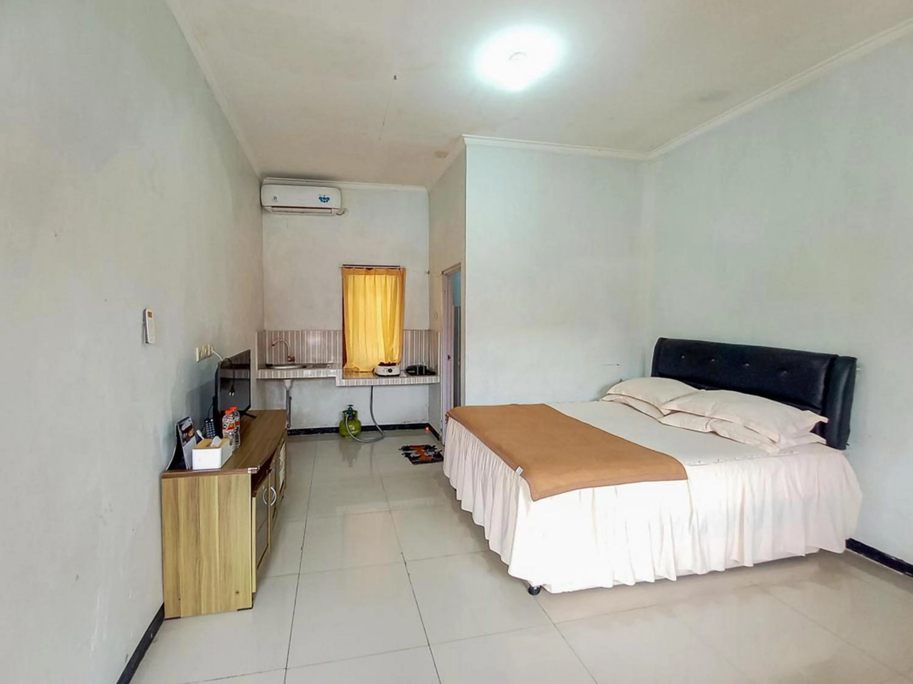 Bedroom, Bed in Villa Kampoeng City Pacet Mitra RedDoorz