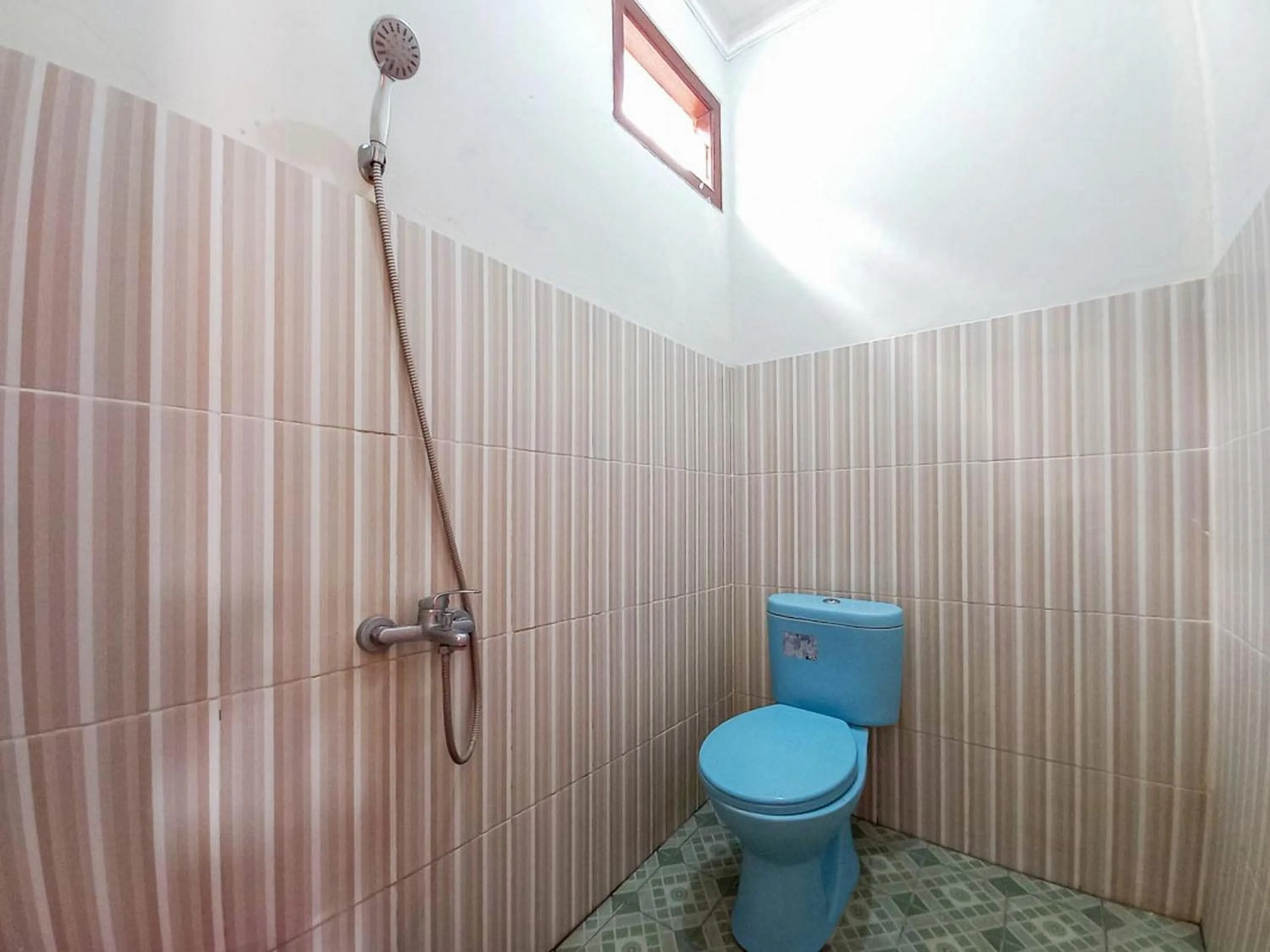Bathroom in Villa Kampoeng City Pacet Mitra RedDoorz