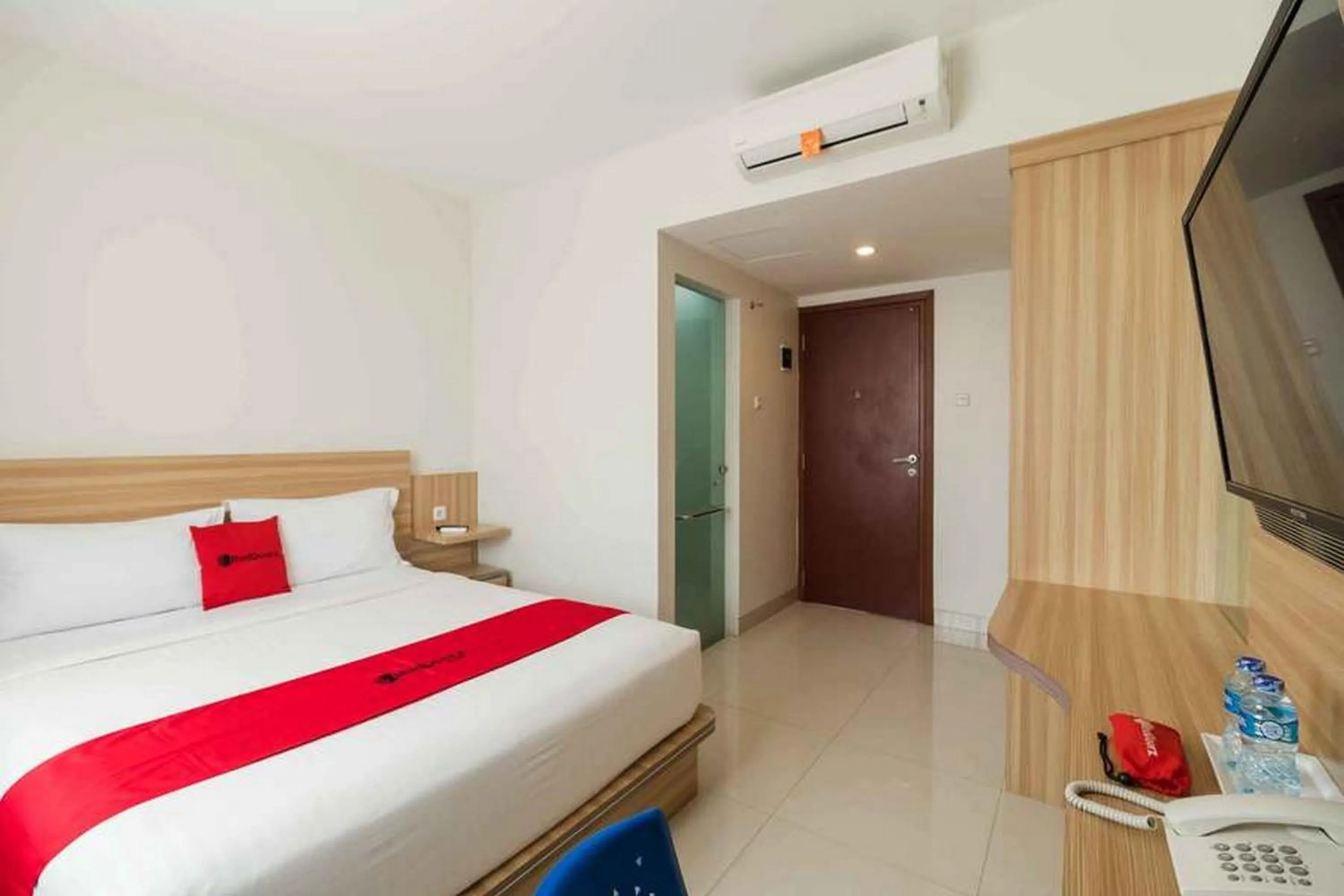 Bedroom, Bed in Villa Kampoeng City Pacet Mitra RedDoorz