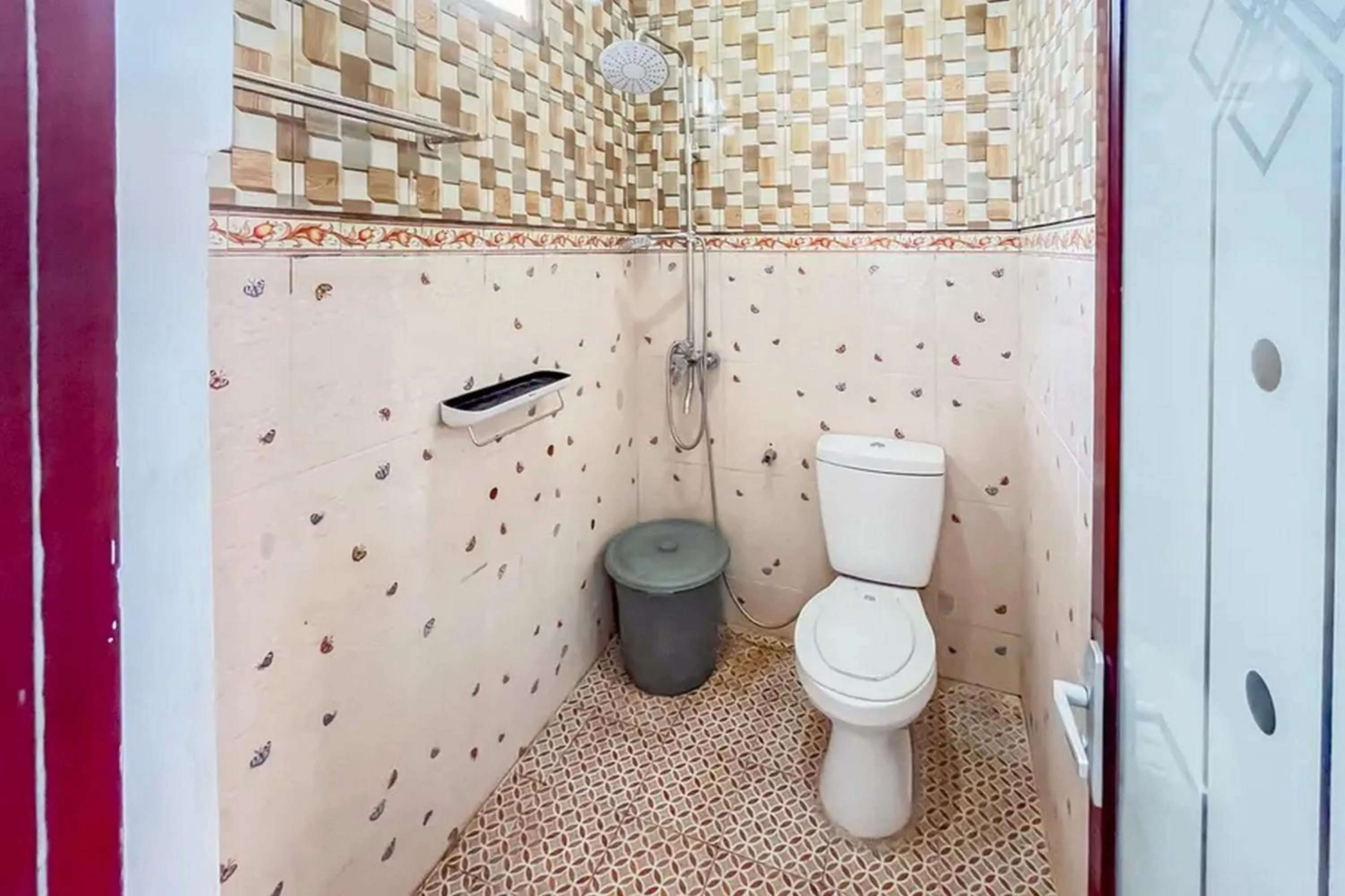 Bathroom in Villa Kampoeng City Wonosalam Mitra RedDoorz