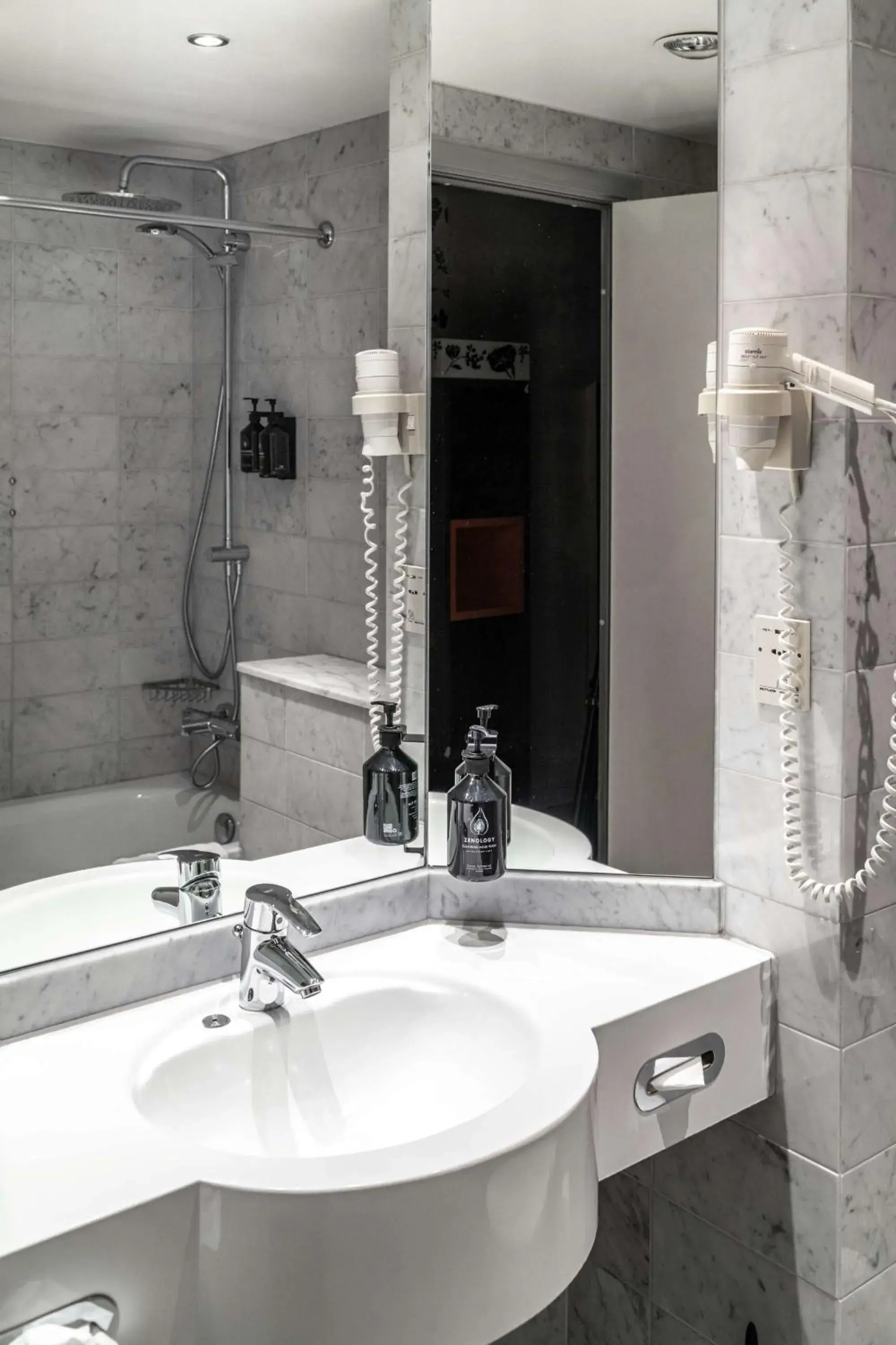 Bathroom in pentahotel Kassel Bathroom in pentahotel Kassel