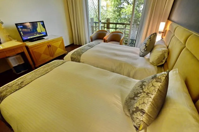 Bed in Jun Yue Hanging Garden Resort