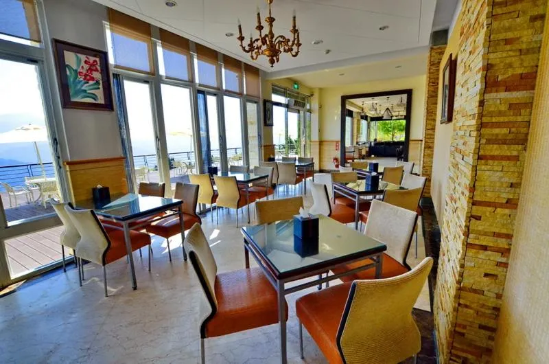 Restaurant/places to eat in Jun Yue Hanging Garden Resort