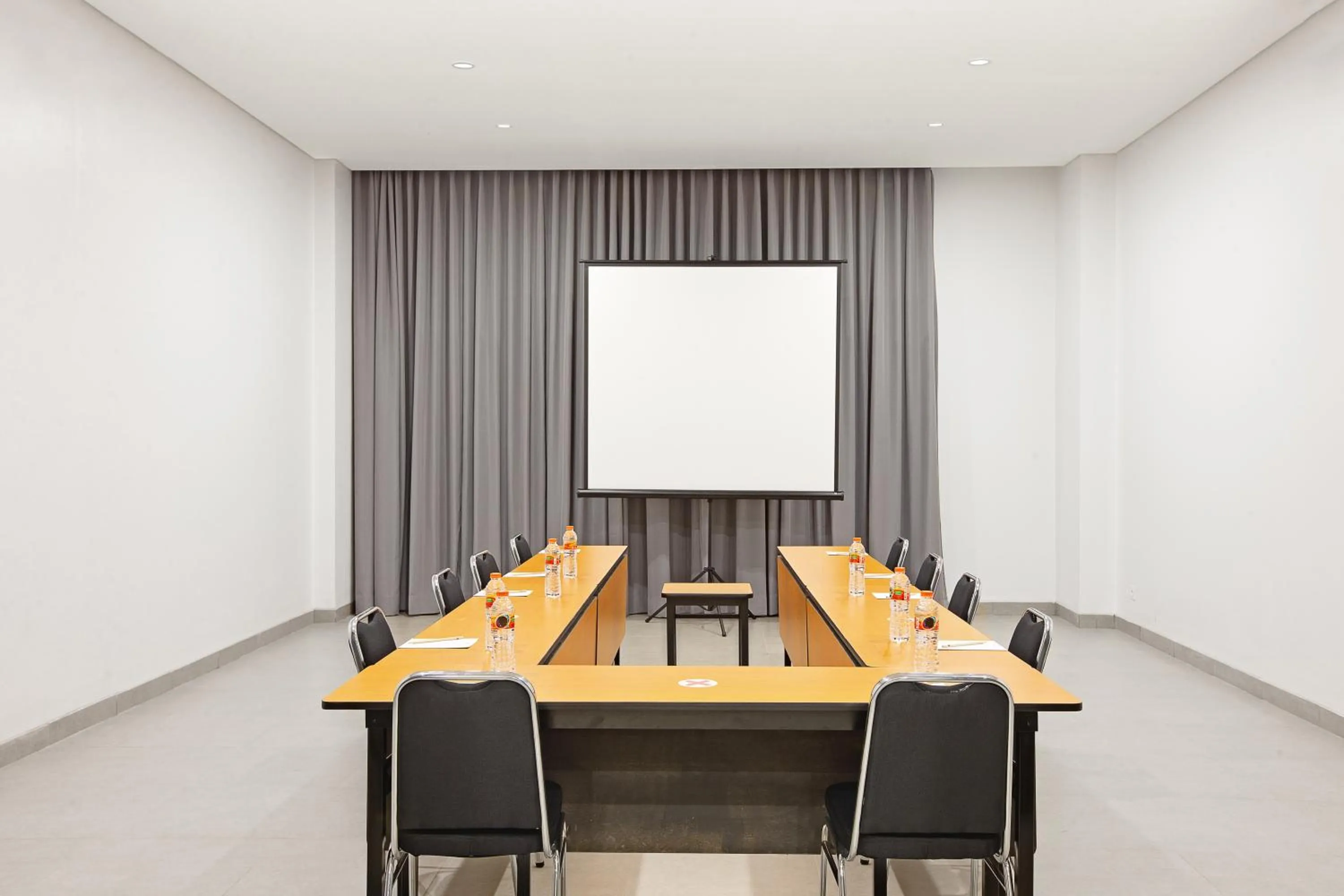 Meeting/conference room in Amaris Hotel Tasikmalaya
