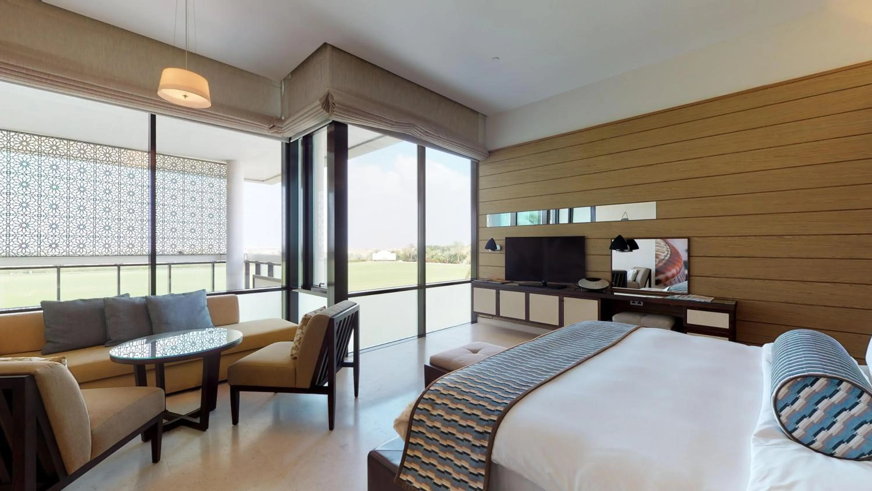 Communal lounge/ TV room, Bed in Meliá Desert Palm Member of Meliá Collection