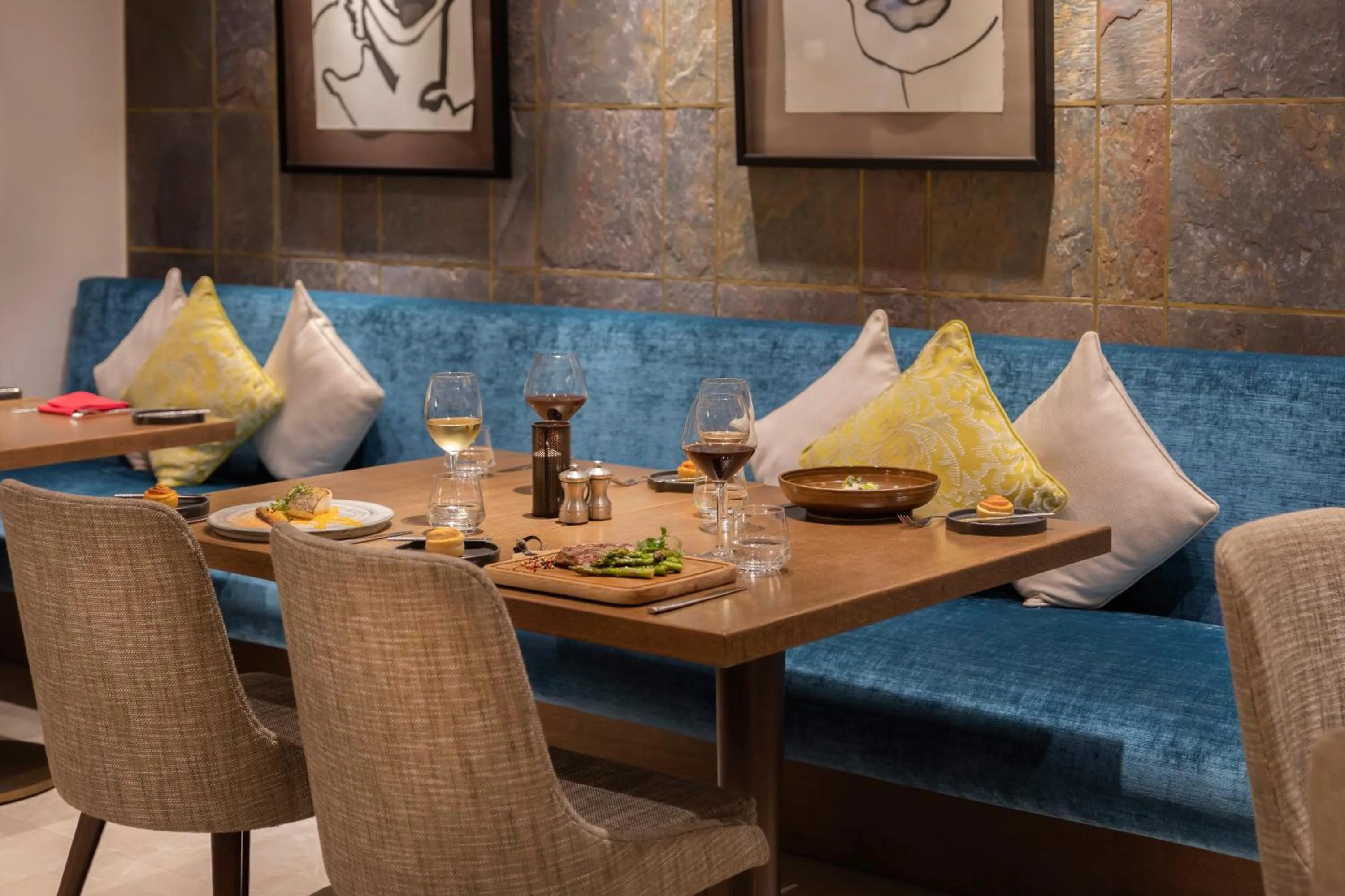 Lounge or bar in Meliá Desert Palm Member of Meliá Collection