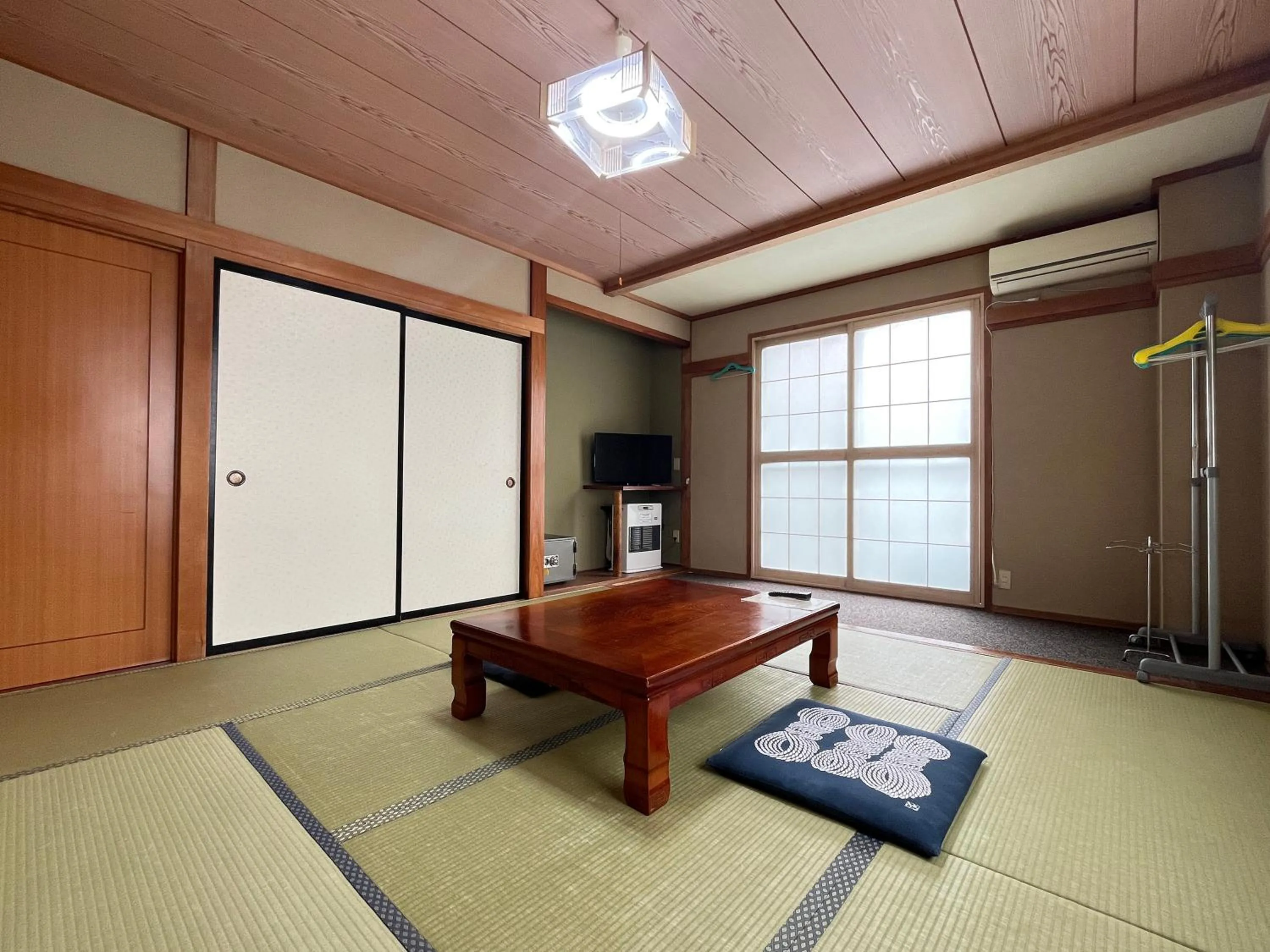 Photo of the whole room in Sunrise Meiji-ya