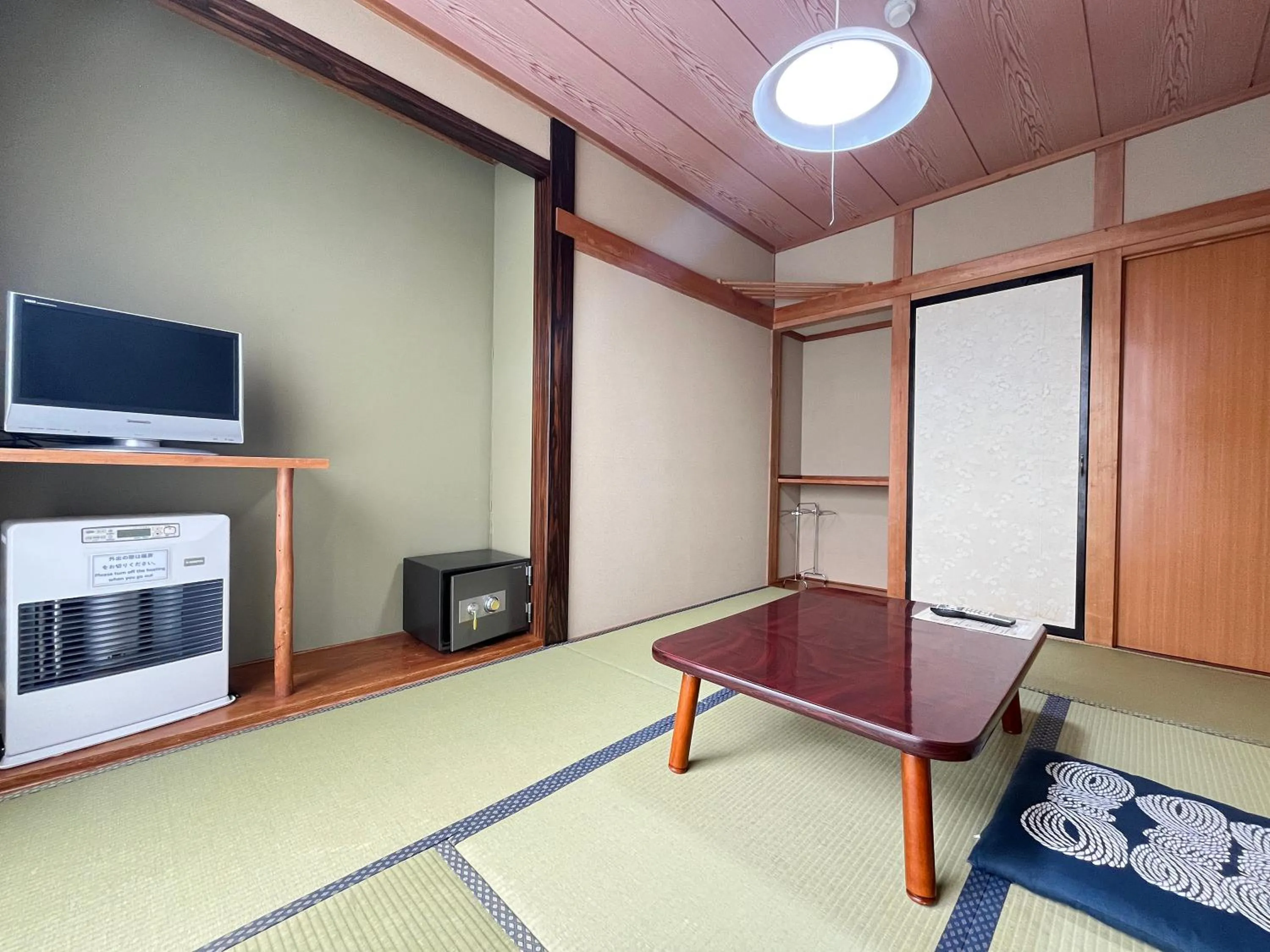 Photo of the whole room in Sunrise Meiji-ya