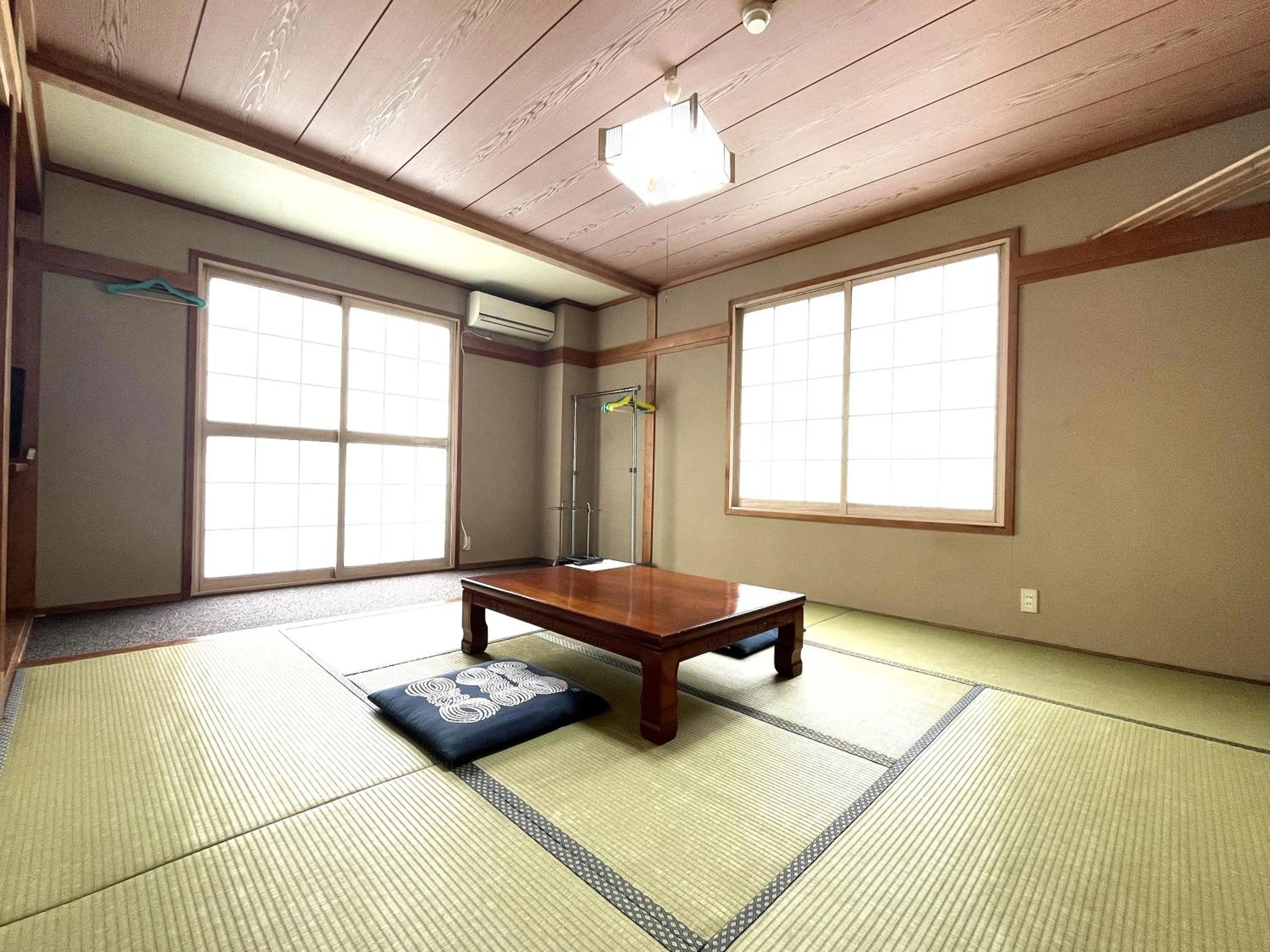 Photo of the whole room in Sunrise Meiji-ya