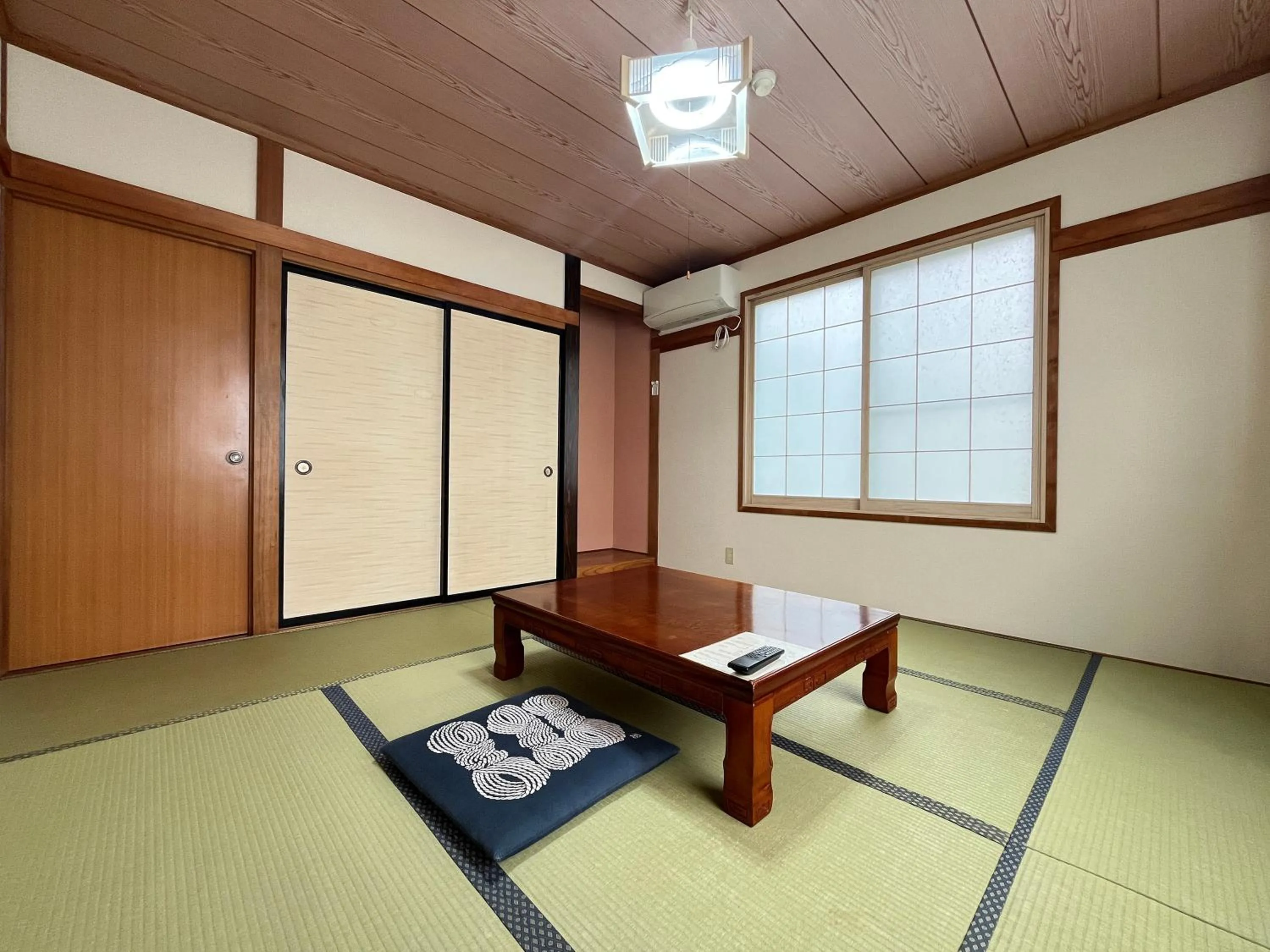 Photo of the whole room in Sunrise Meiji-ya