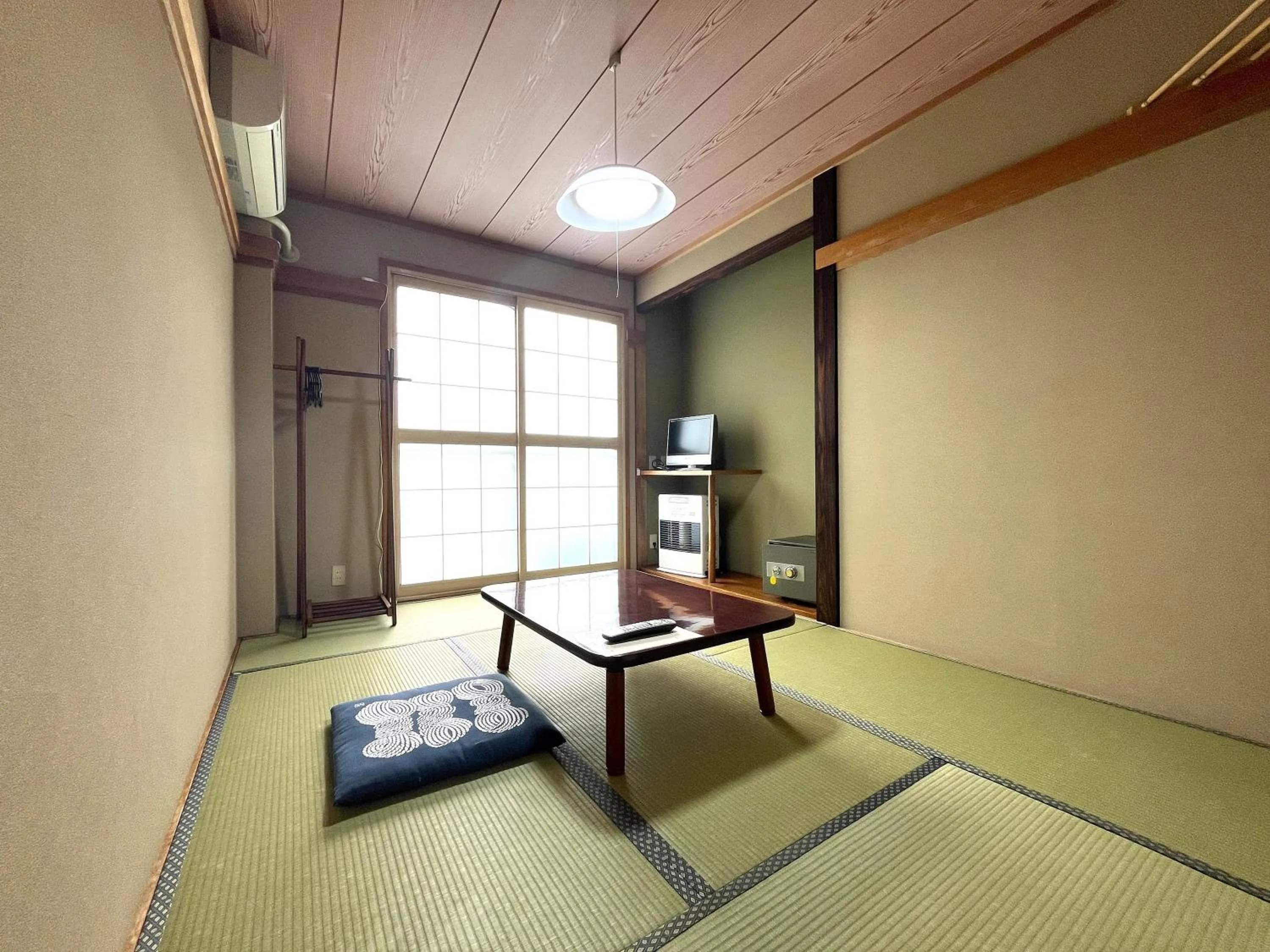 Photo of the whole room in Sunrise Meiji-ya