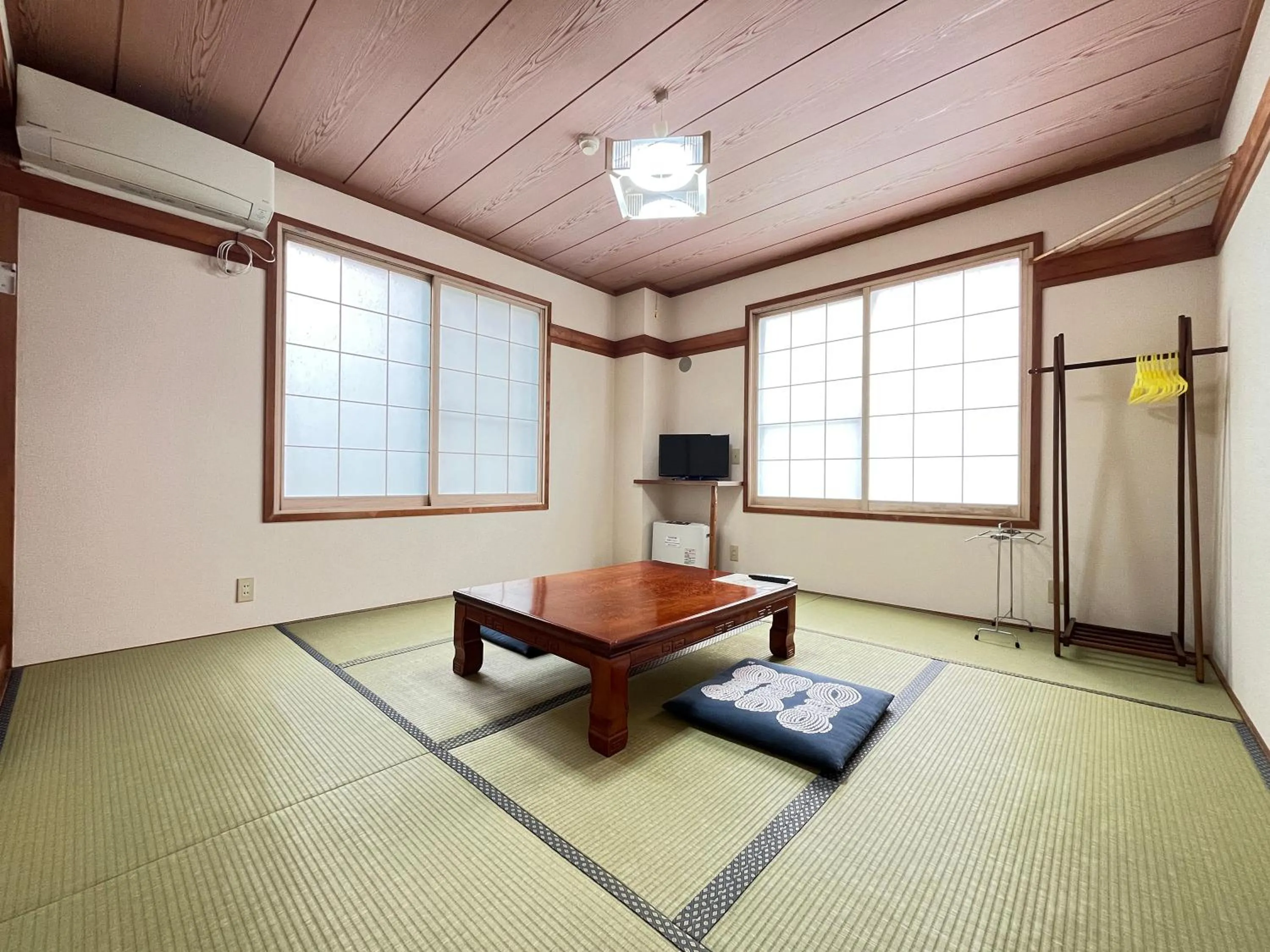 Photo of the whole room in Sunrise Meiji-ya