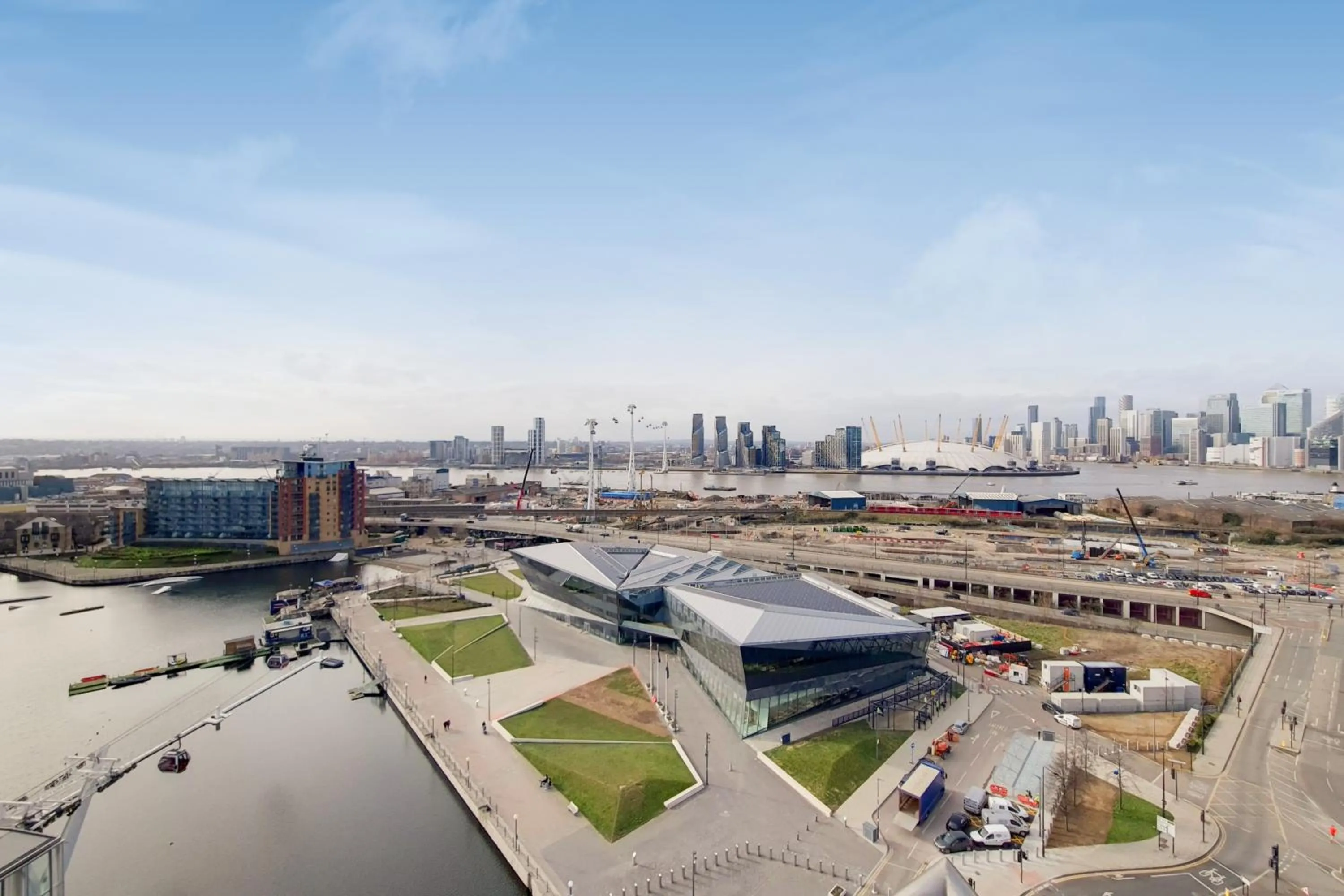 Deluxe three bedroom Apartment by London ExCeL Stays