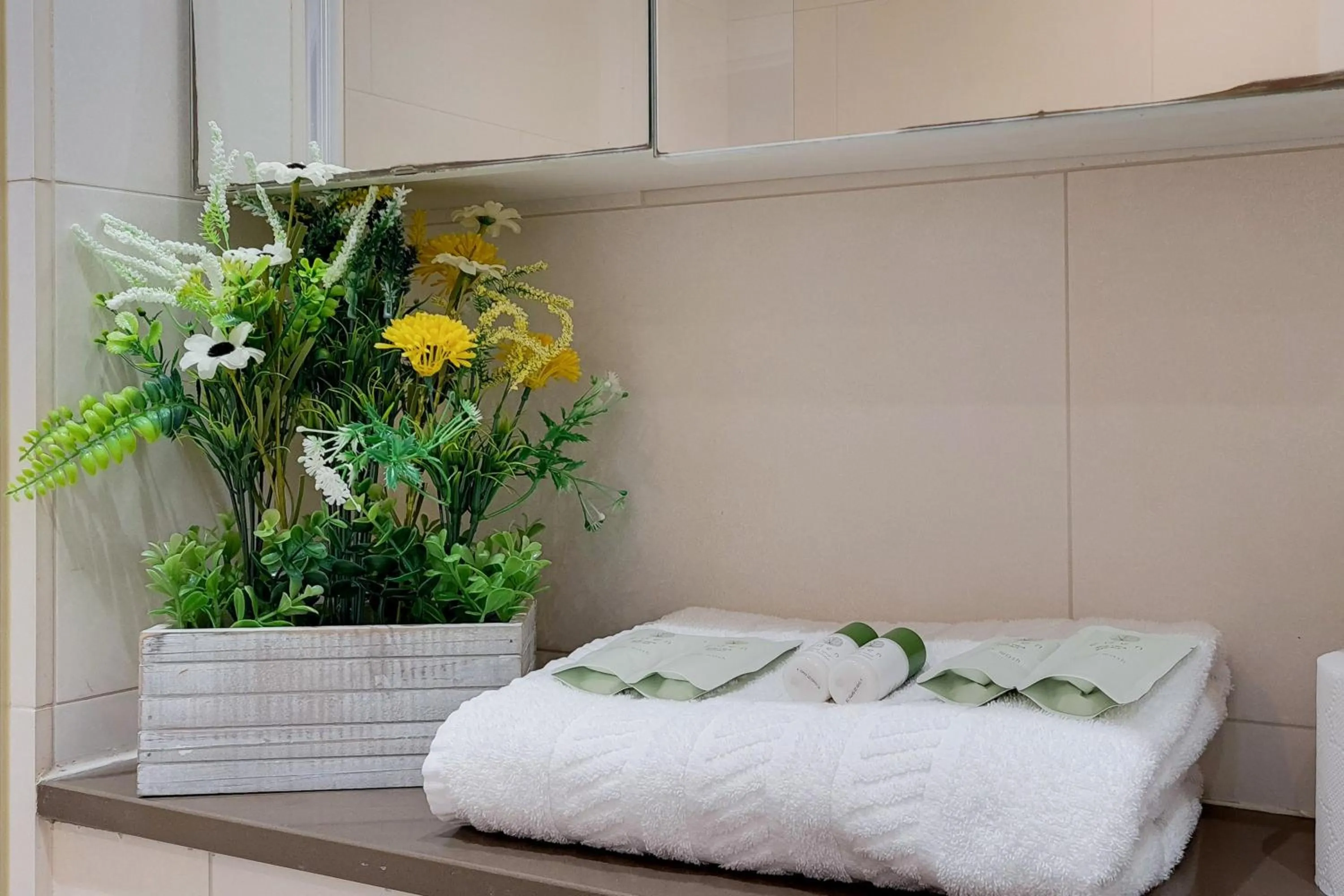 Bed in Deluxe three bedroom Apartment by London ExCeL Stays