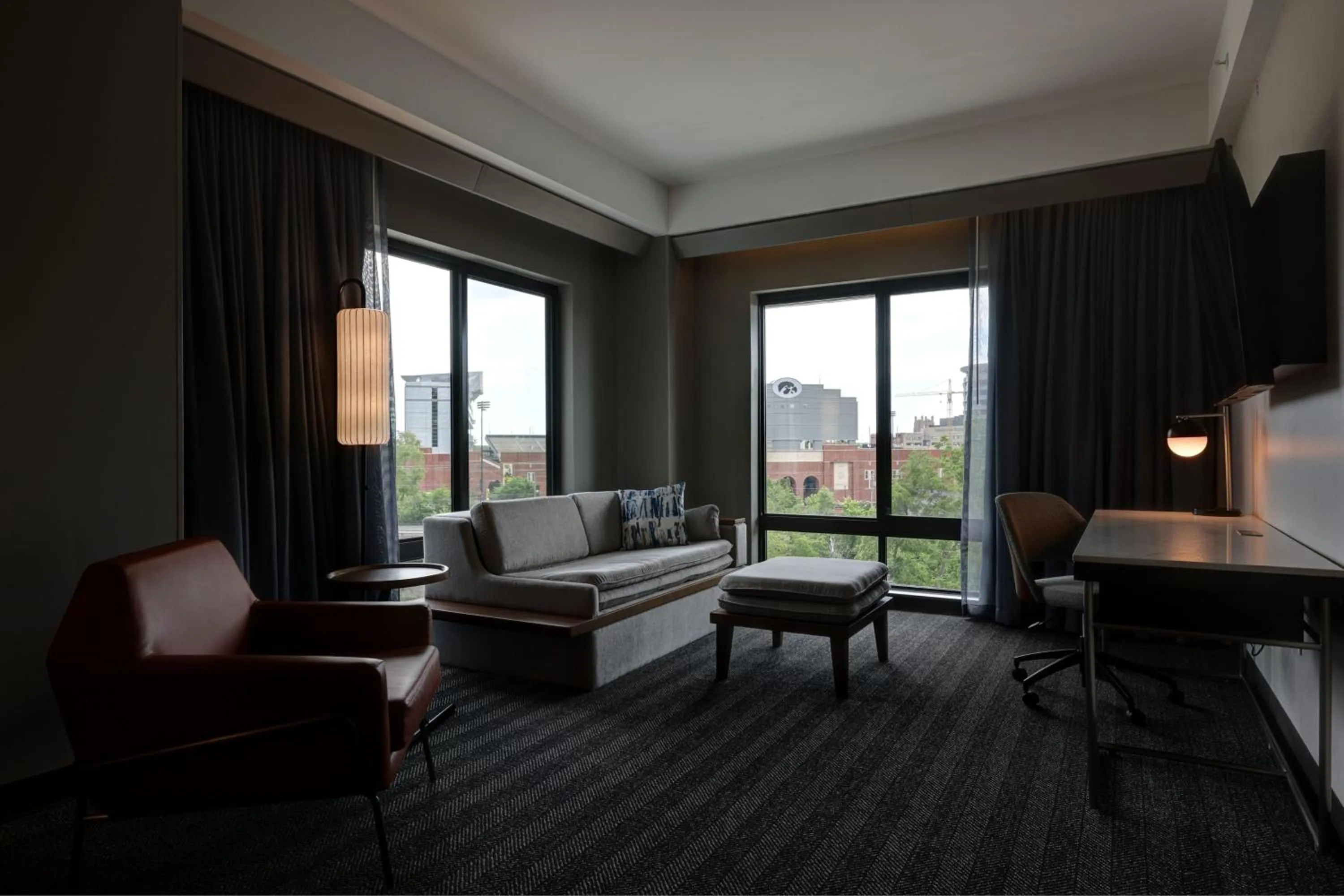 Living room in Courtyard by Marriott Iowa City University Heights